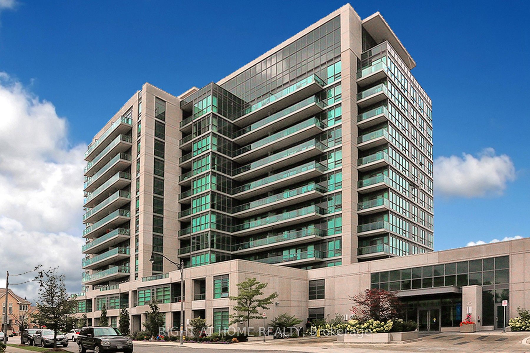 35 Brian Peck Crescent 303, Toronto, ON M4G 0A5