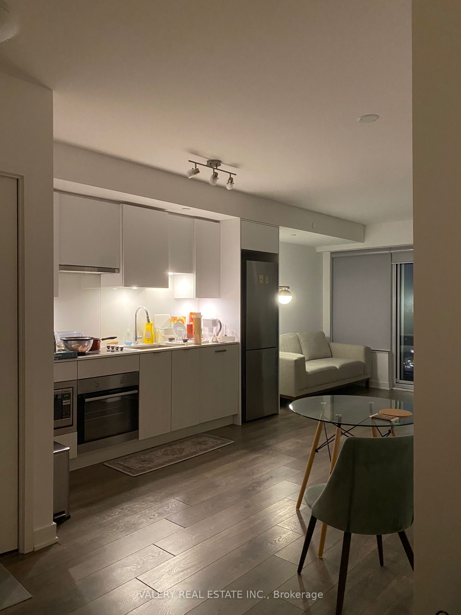 195 Redpath Avenue 2205, Toronto, ON M4P 0E4 photo 2
