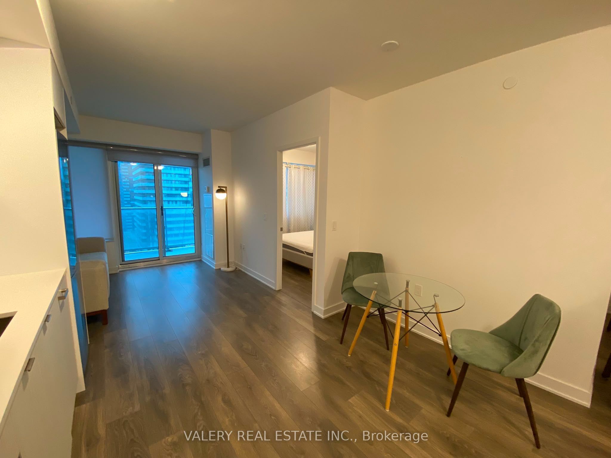 195 Redpath Avenue 2205, Toronto, ON M4P 0E4 photo 4