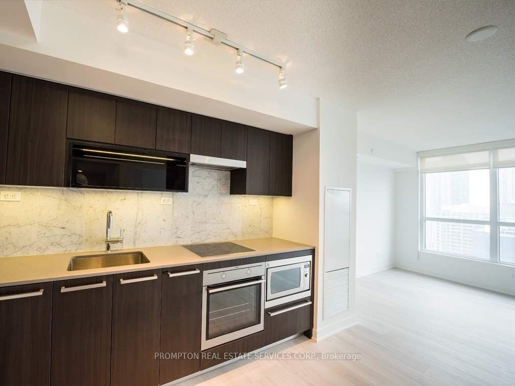 80 Queens Wharf Road 1115, Toronto, ON M5V 0J3 photo 2