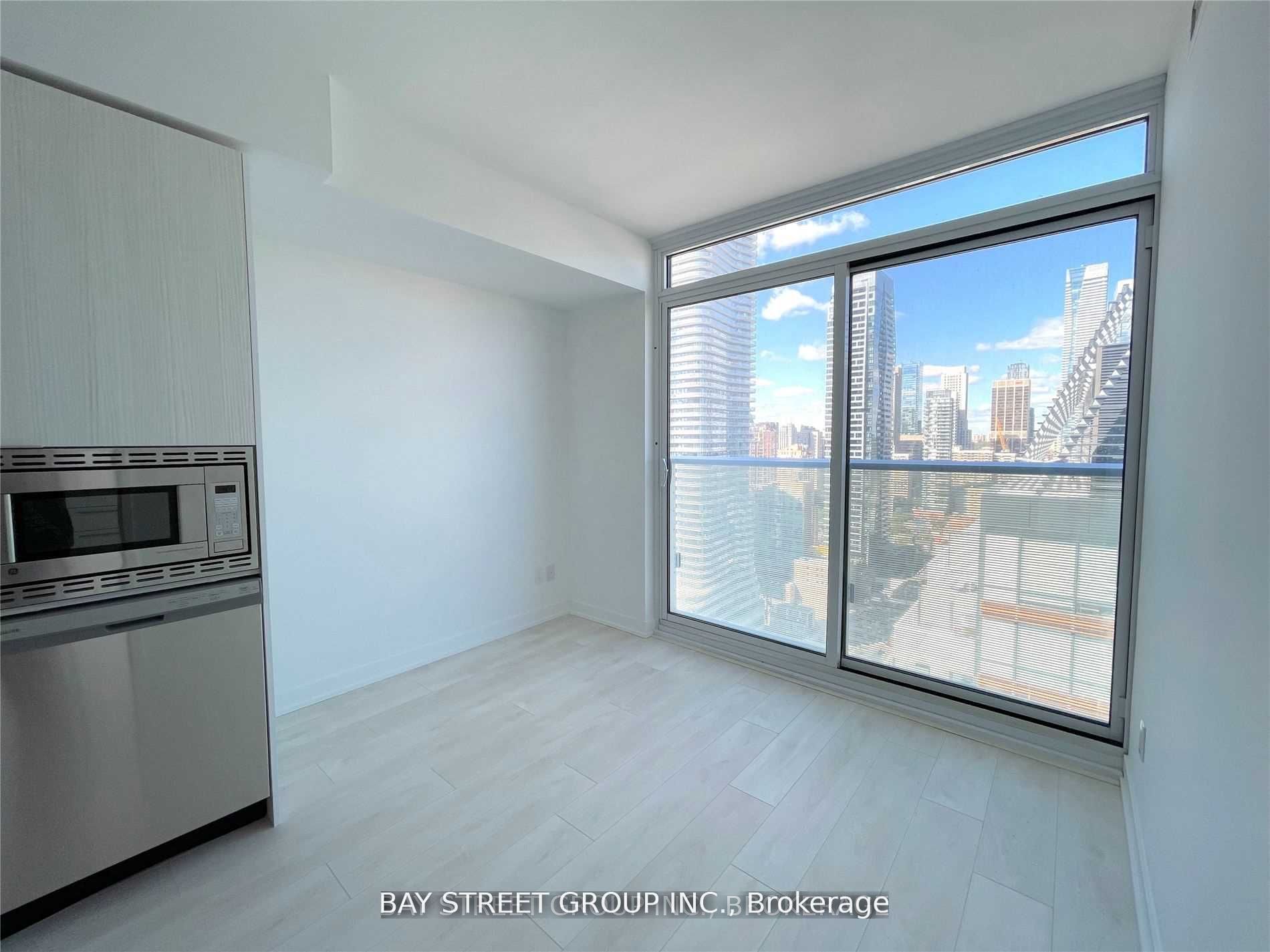 501 Yonge Street 2203, Toronto, ON M4Y 1Y4 photo 3