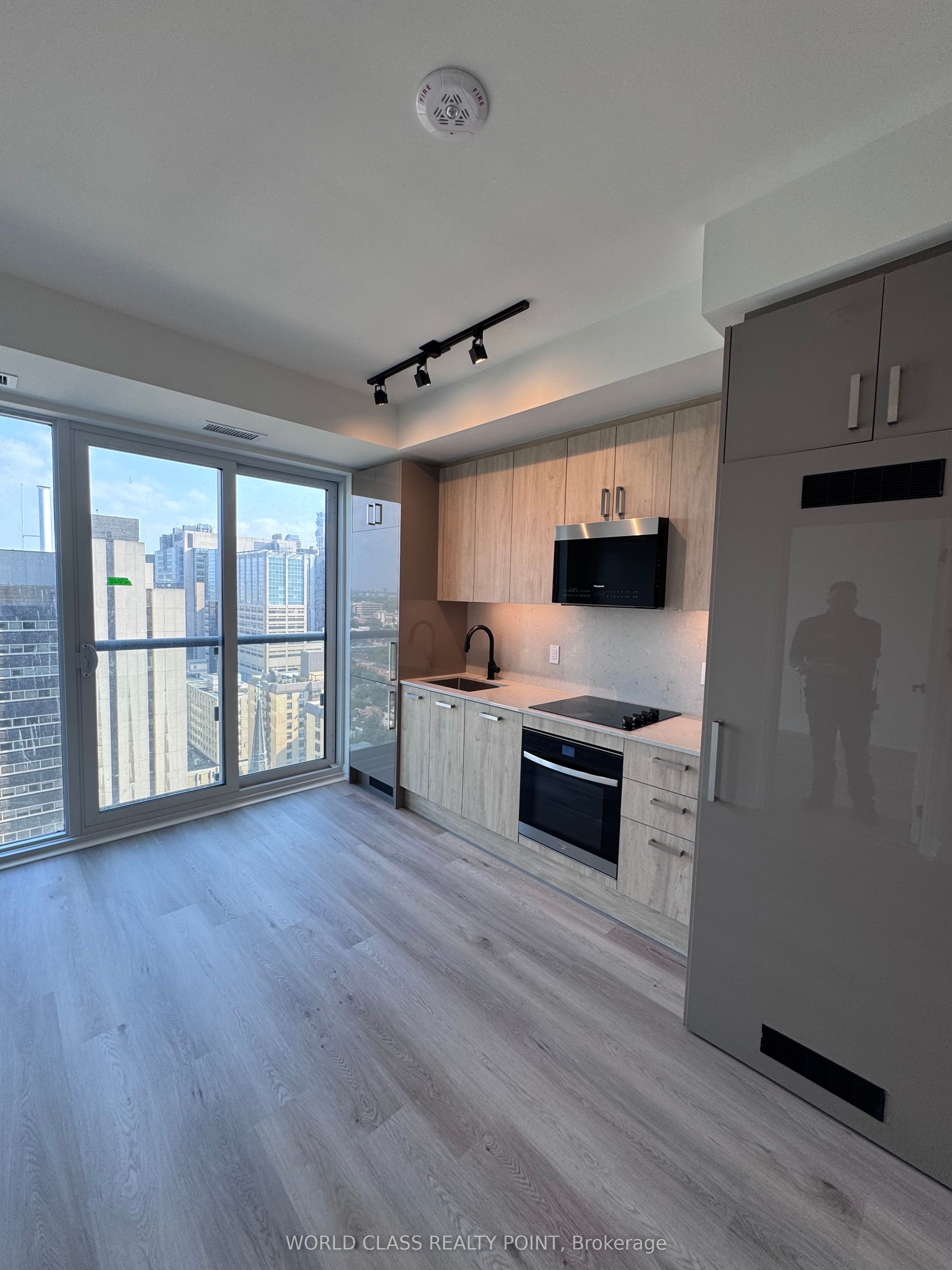 280 Dundas Street W 2012, Toronto, ON M5T 0E3 photo 2