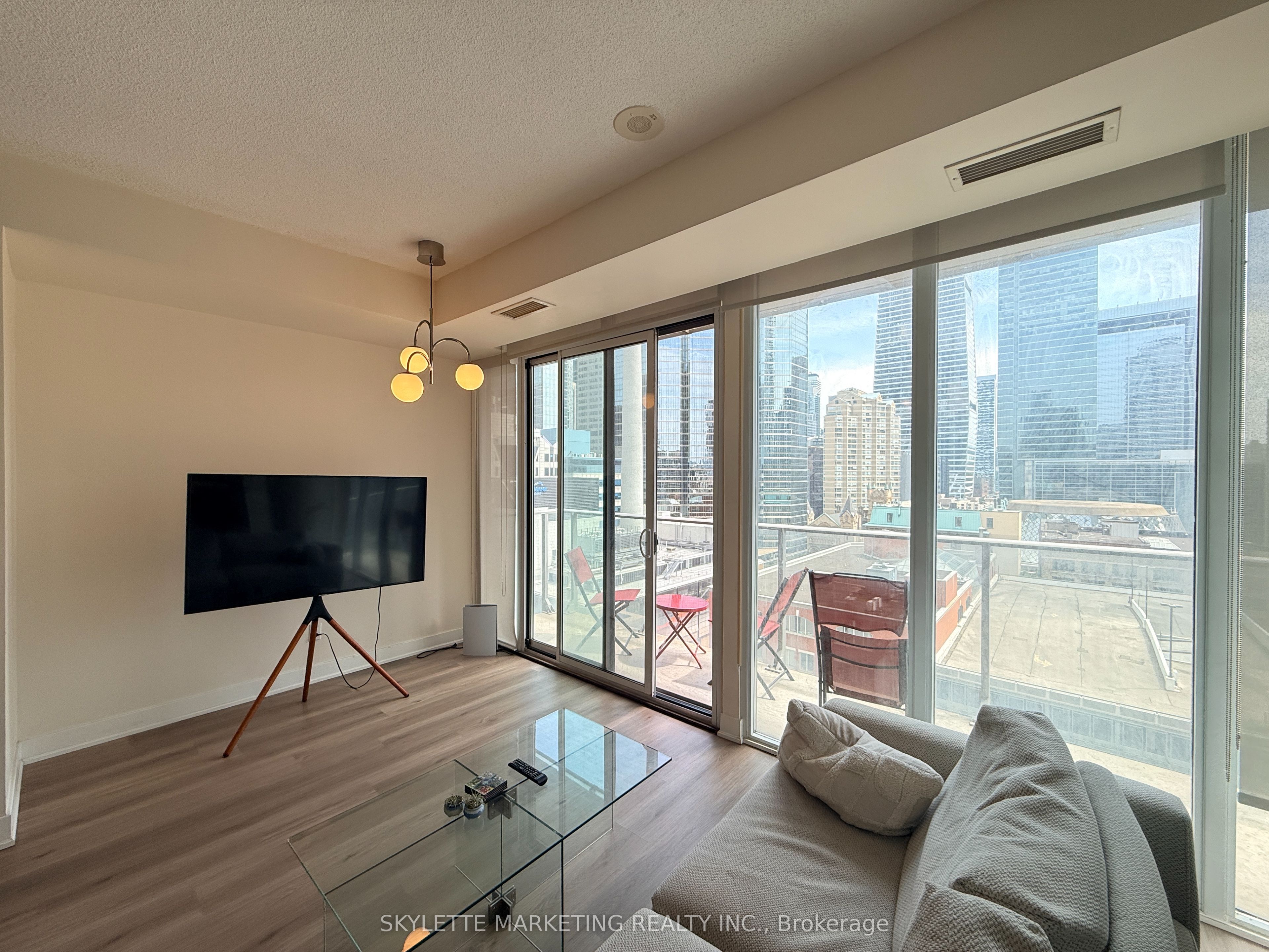 126 Simcoe Street 1203, Toronto, ON M5H 4E6