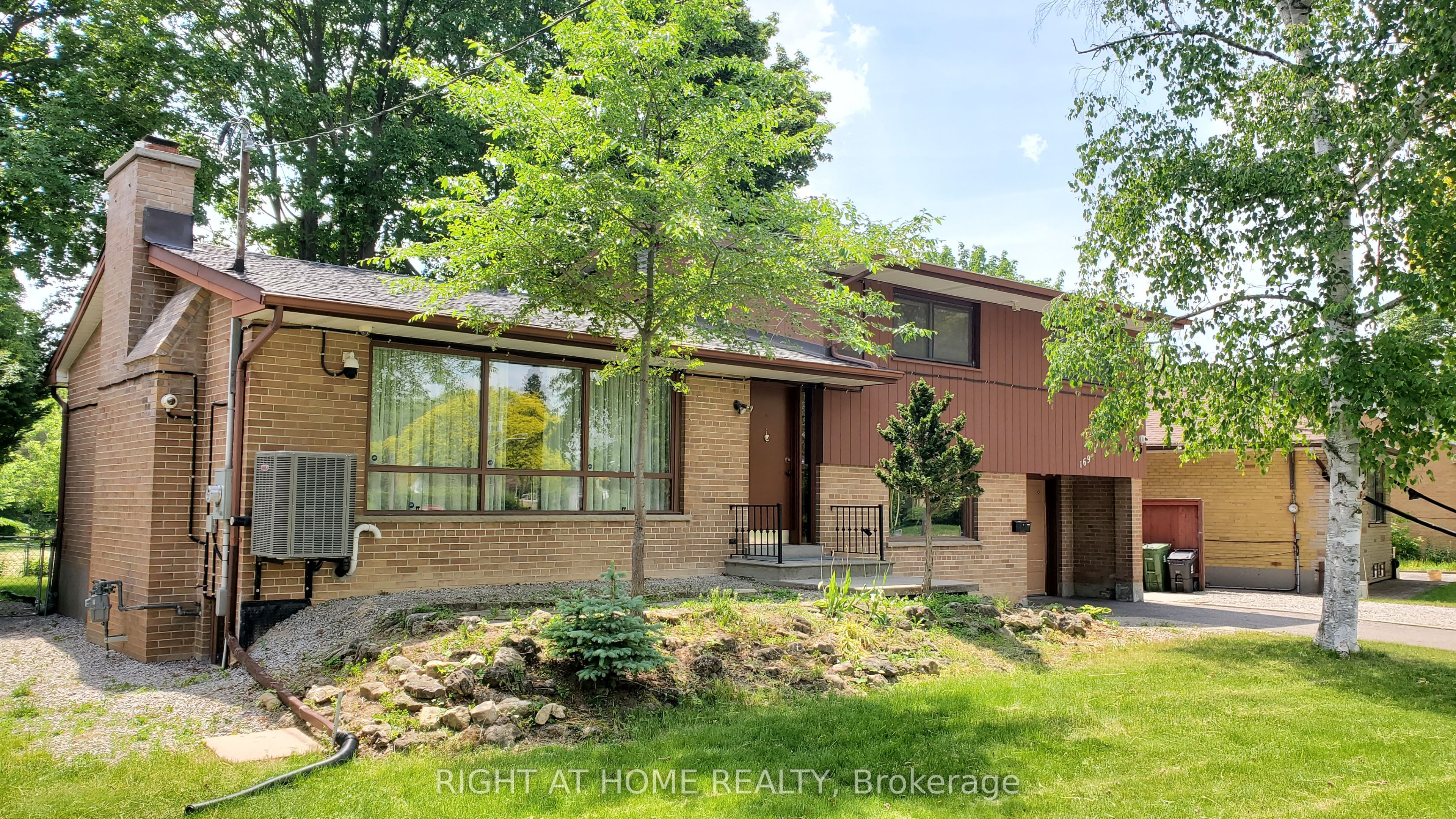169 Yorkview Drive 1, Toronto, ON M2R 1K2