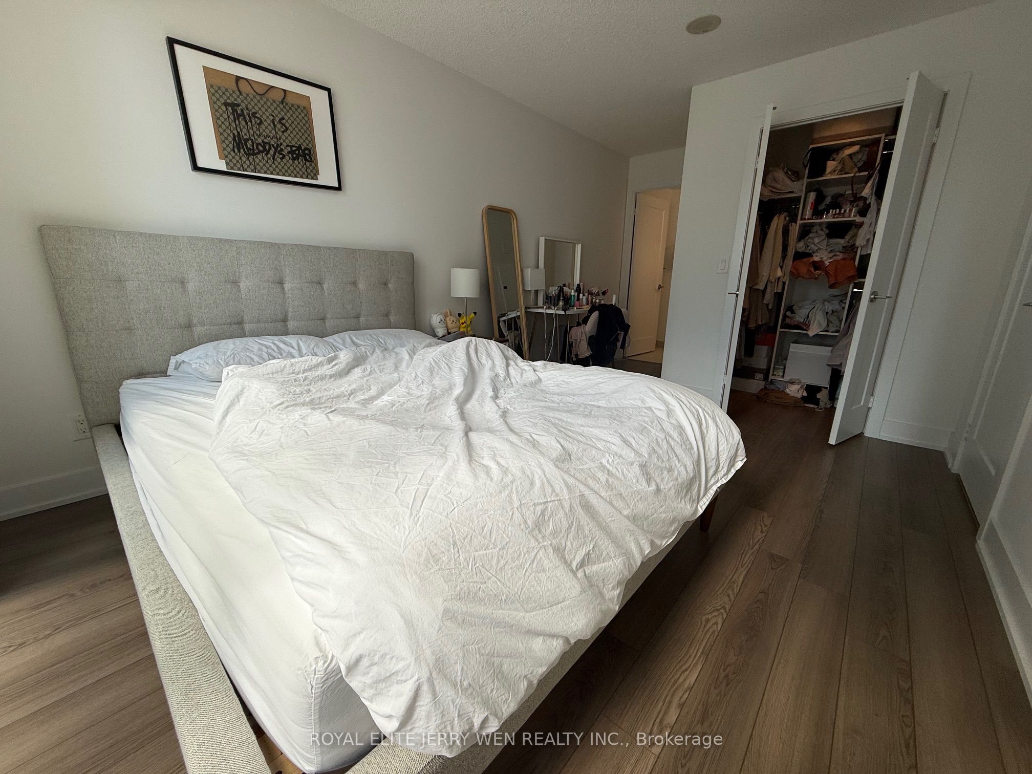 318 Richmond Street W 911, Toronto, ON M5V 0B4 photo 5