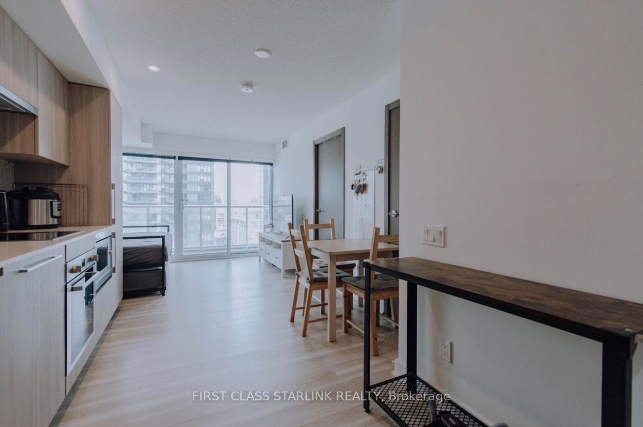 17 Bathurst Street 1609, Toronto, ON M5V 0N1