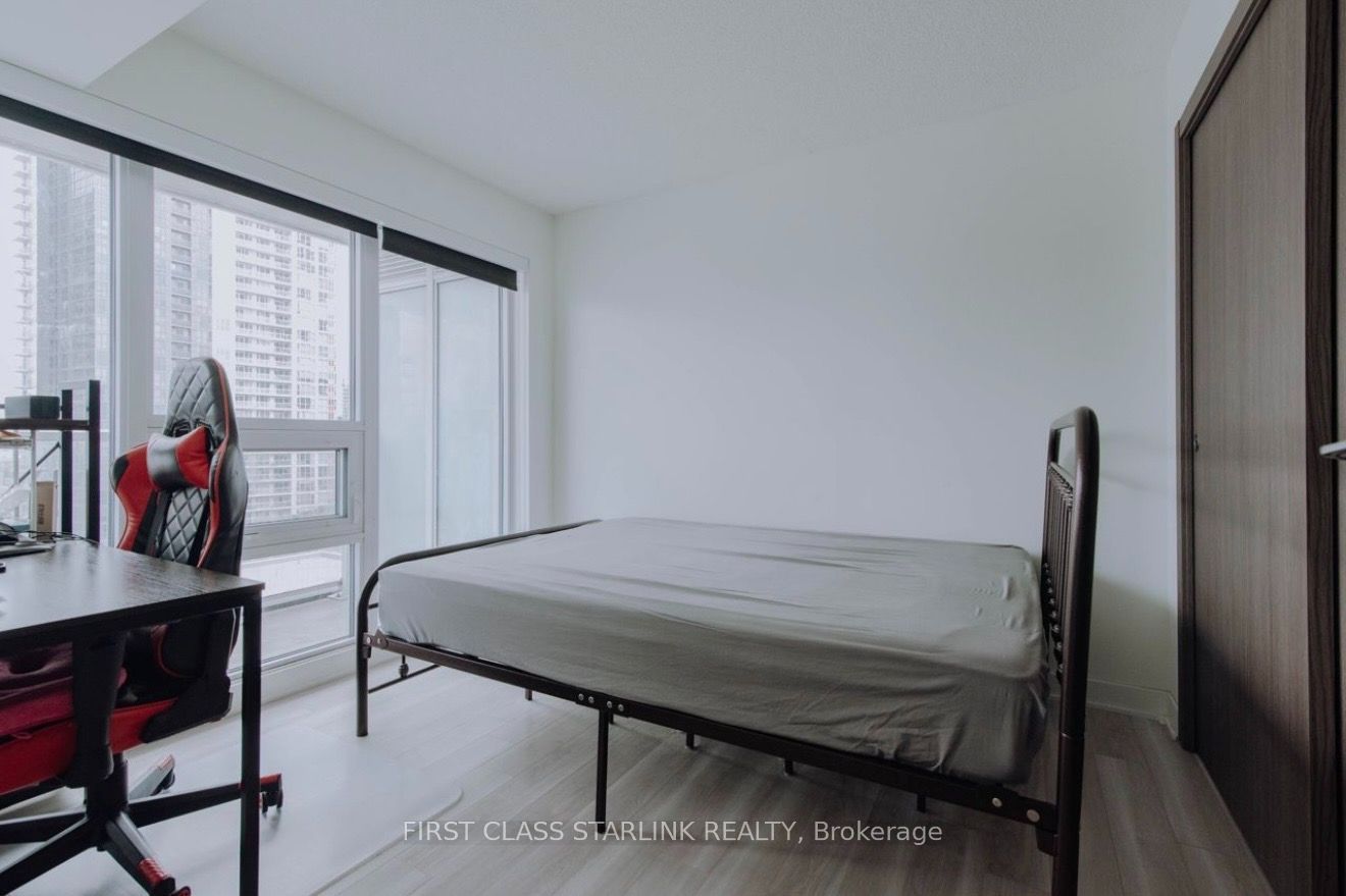 17 Bathurst Street 1609, Toronto, ON M5V 0N1 photo 5