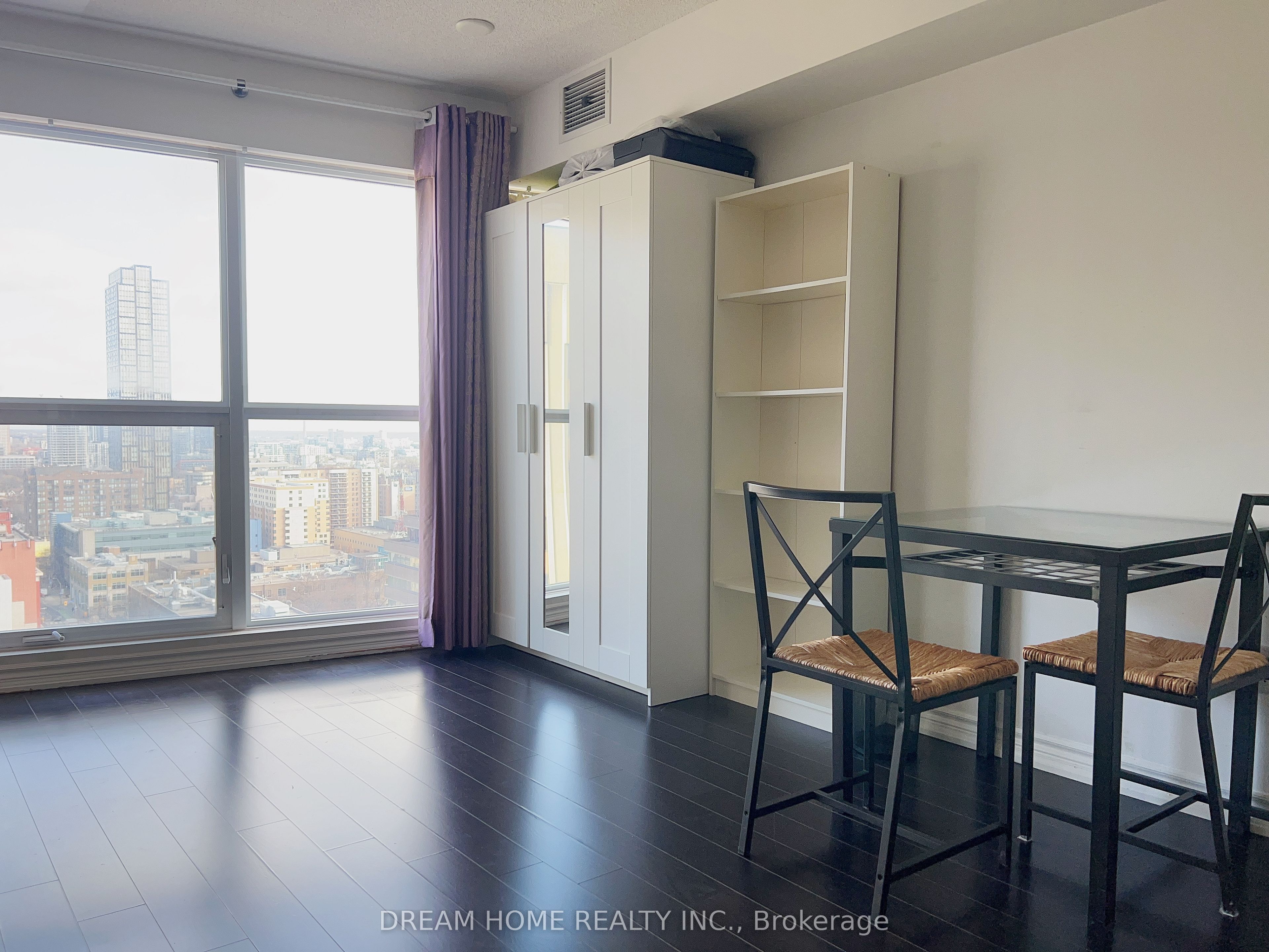 386 Yonge Street 1806, Toronto, ON M5B 0A5 photo 4