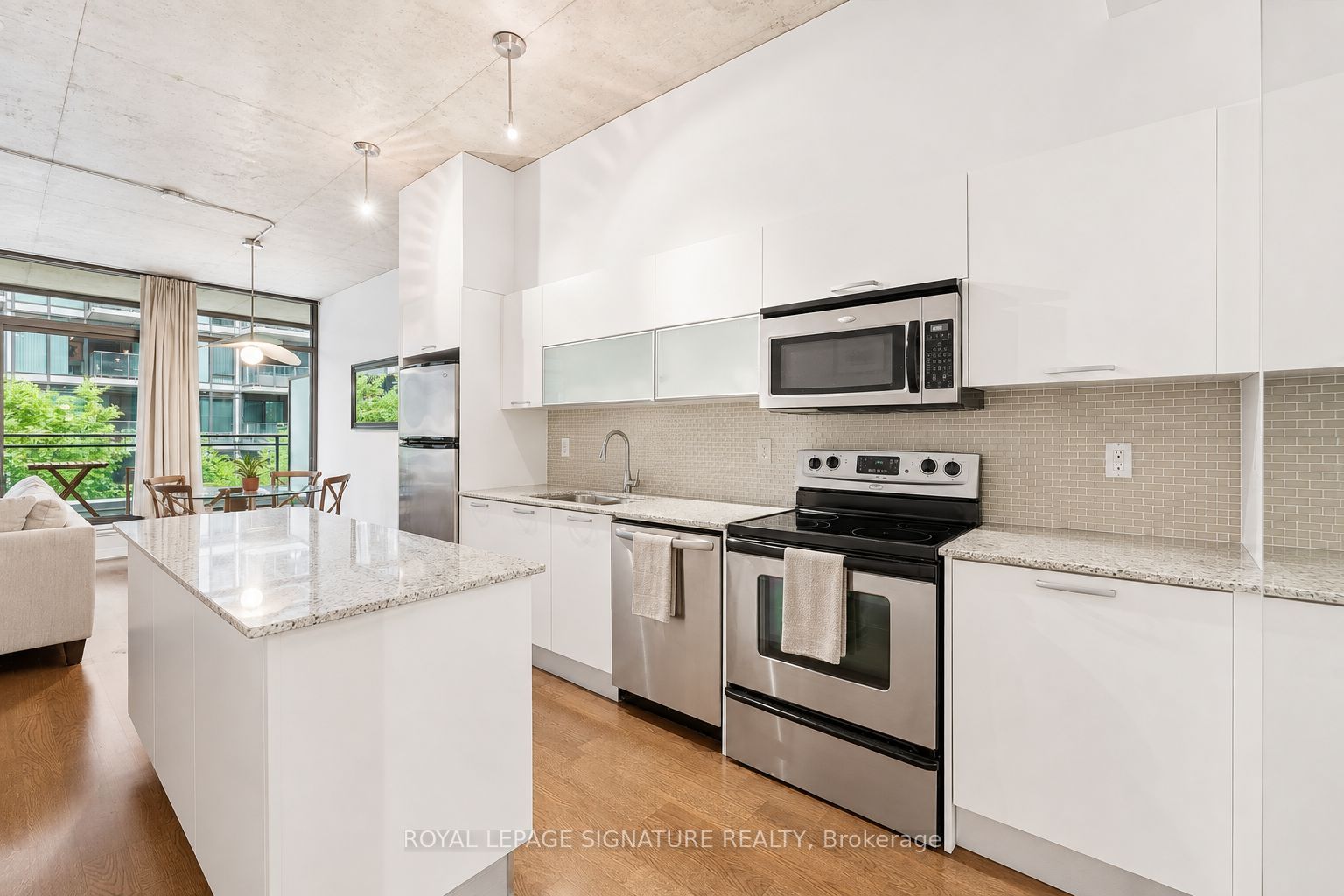 10 Morrison Street 307, Toronto, ON M5V 2T8
