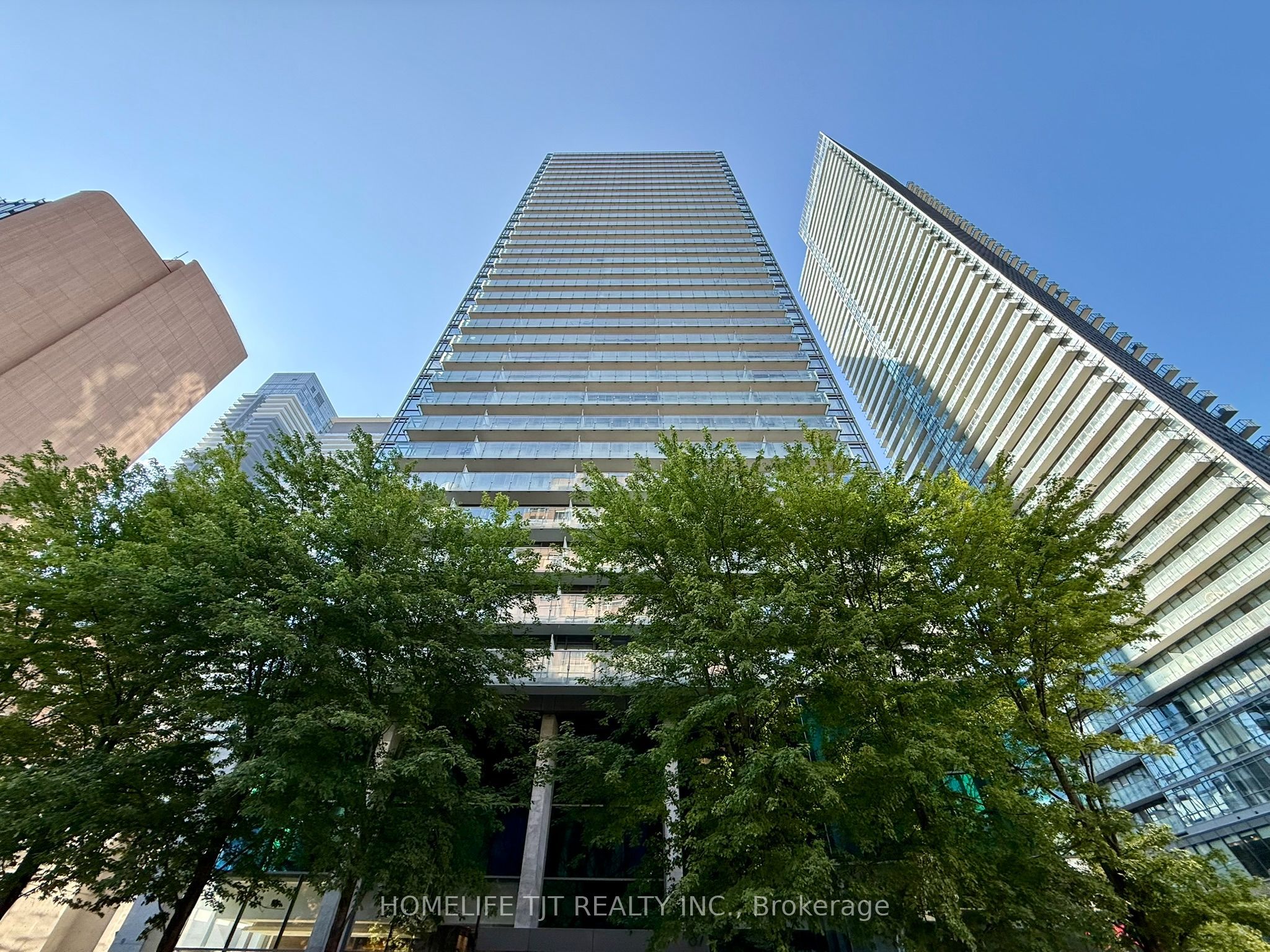 37 Grosvenor Street 2601, Toronto, ON M4Y 3G5
