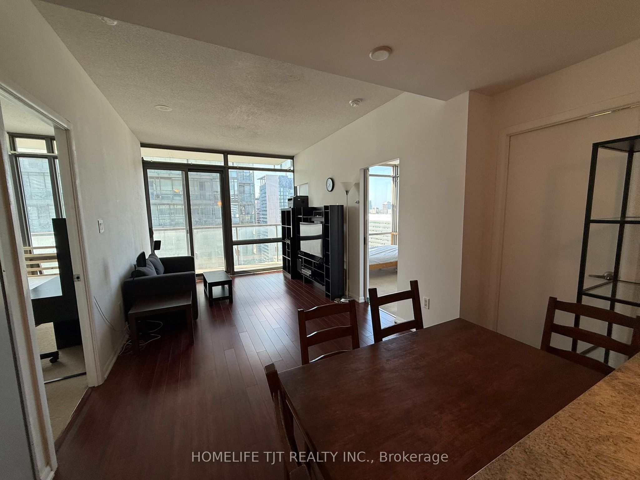 37 Grosvenor Street 2601, Toronto, ON M4Y 3G5 photo 2