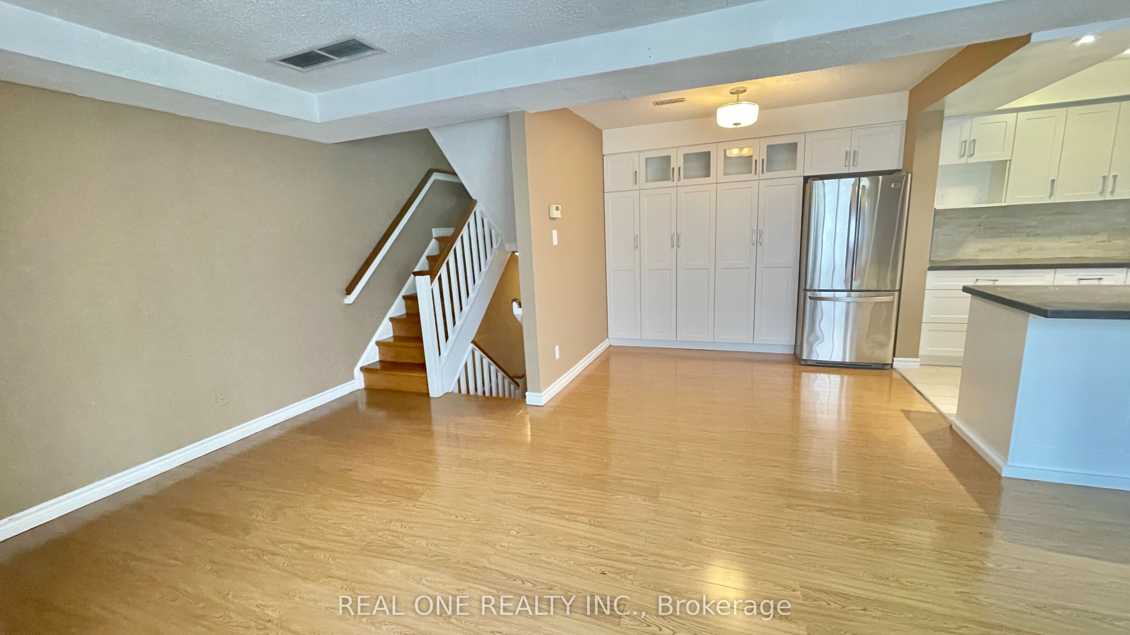 101 Mcgill Street 2, Toronto, ON M5B 1H5 photo 3