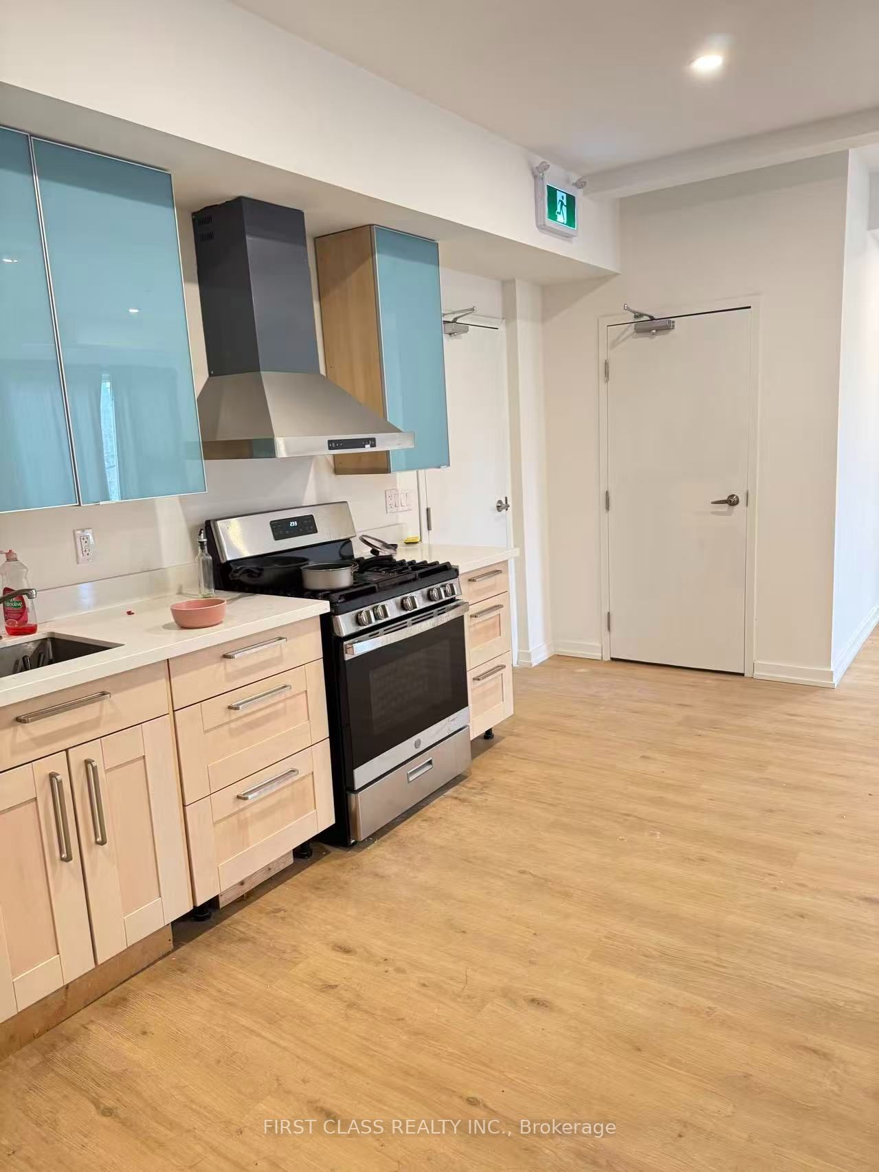 364 Huron Street 205, Toronto, ON M5S 2G4 photo 2