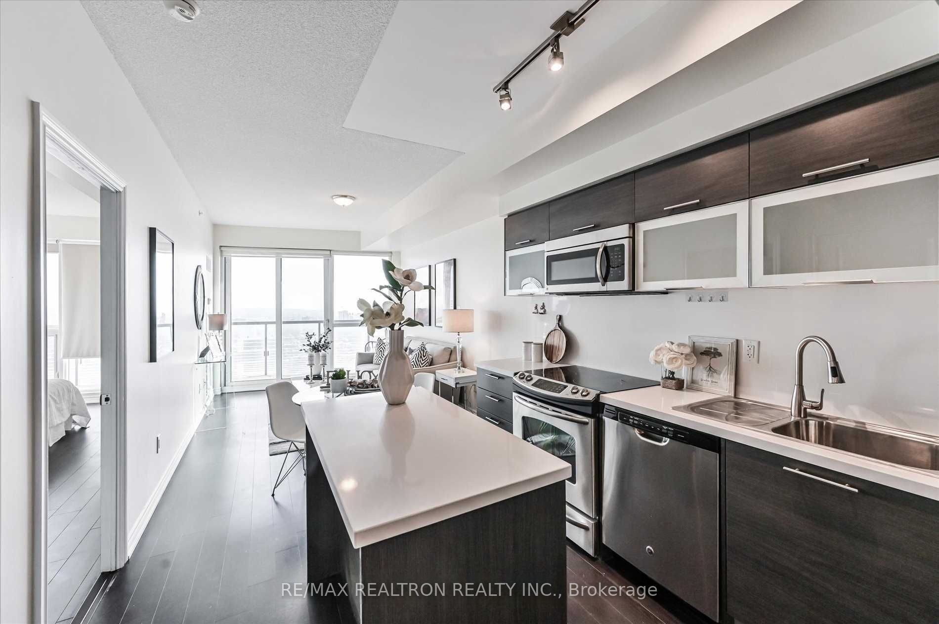 386 Yonge Street 4103, Toronto, ON M5G 2J9 photo 2