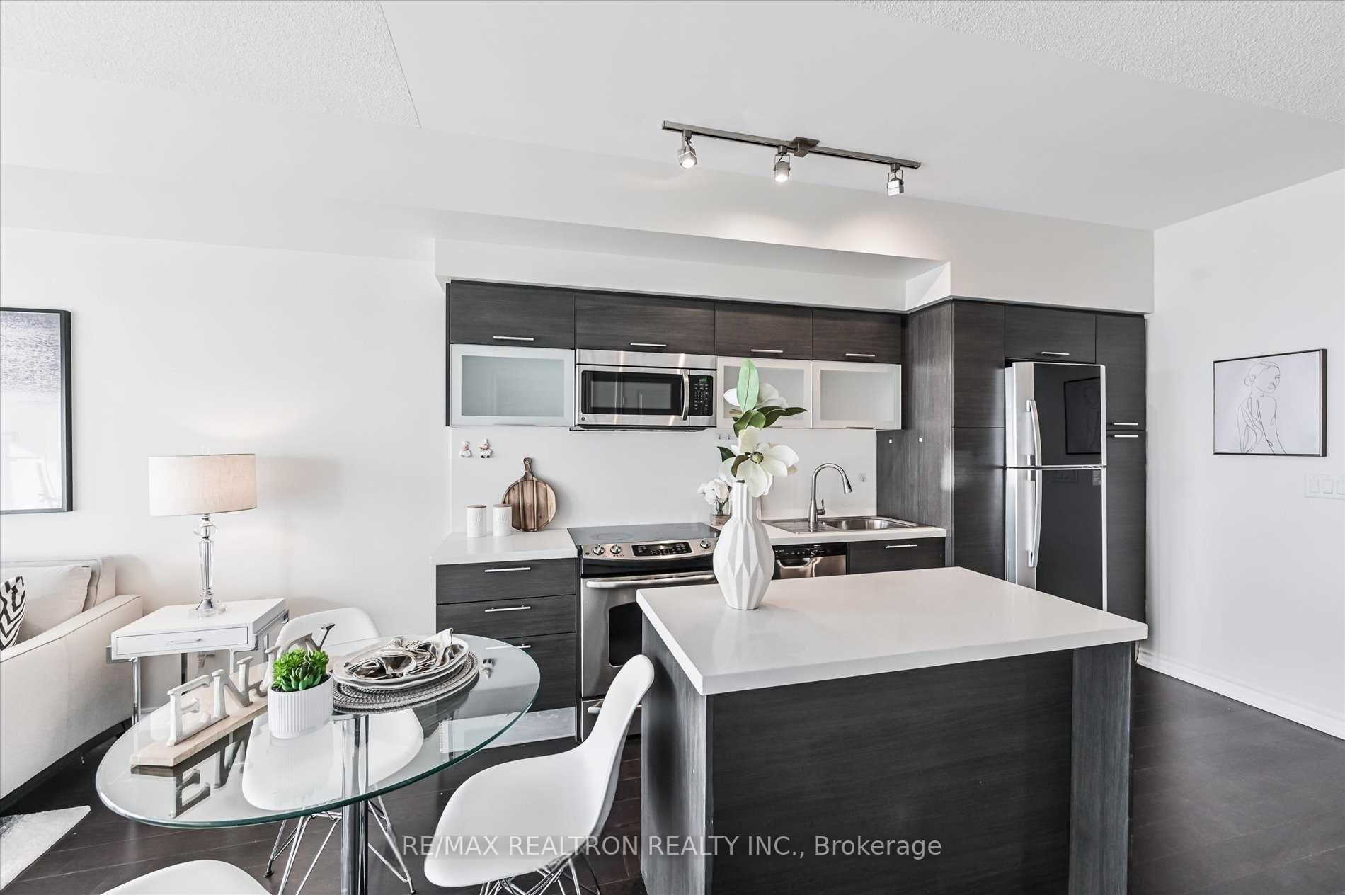 386 Yonge Street 4103, Toronto, ON M5G 2J9 photo 4