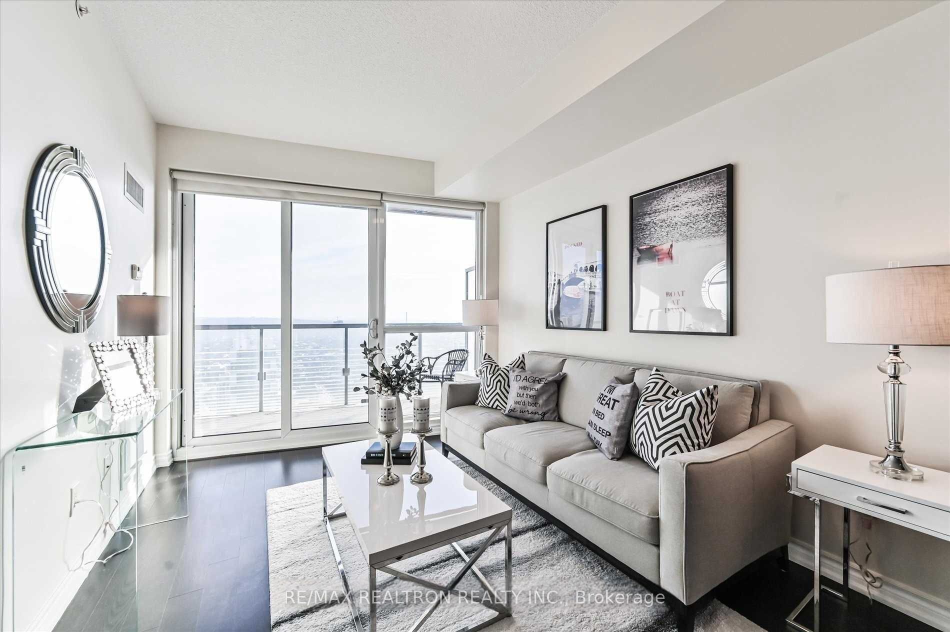 386 Yonge Street 4103, Toronto, ON M5G 2J9 photo 5