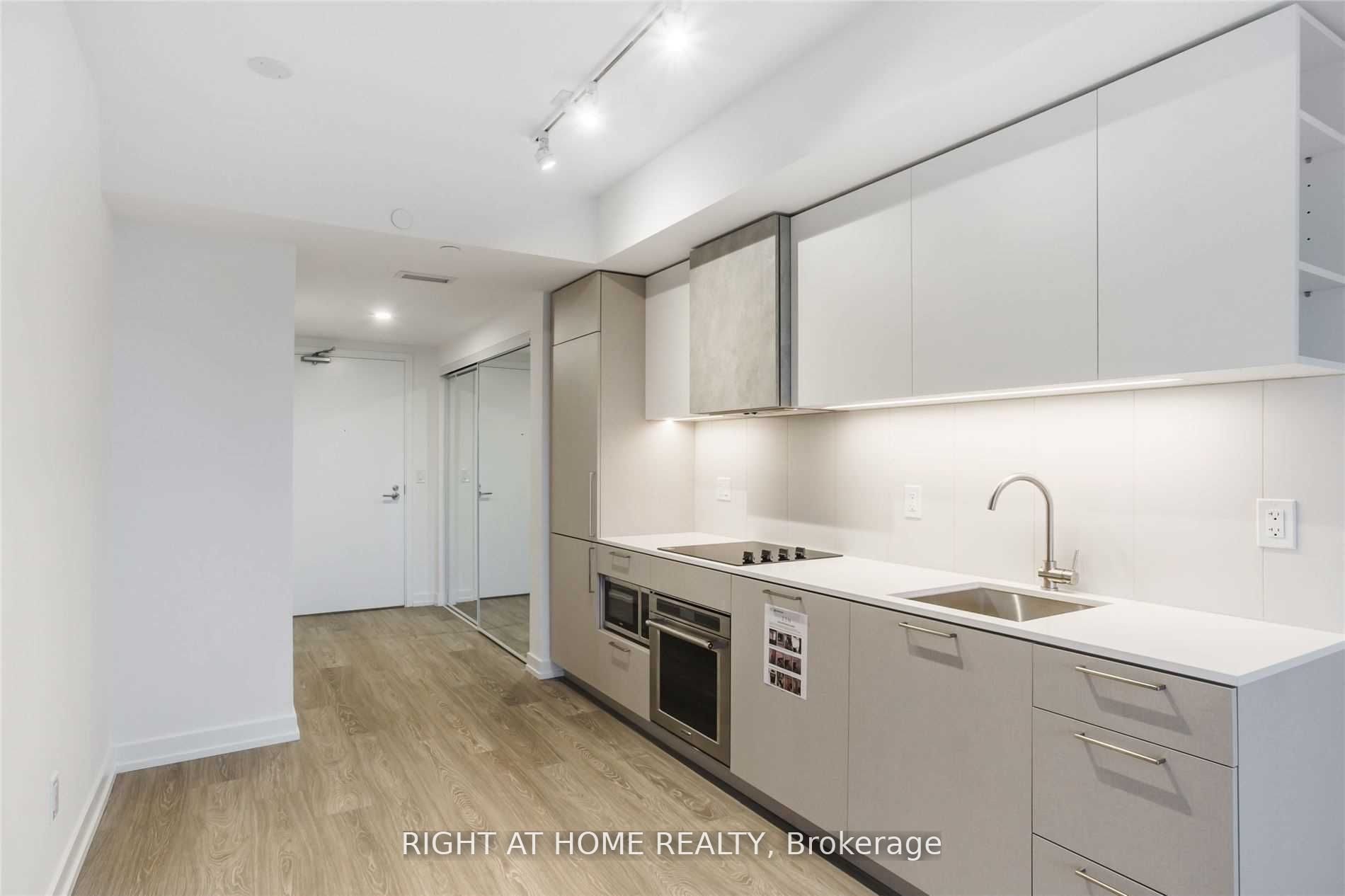 19 Western Battery Road 2616, Toronto, ON M6K 0E3 photo 2