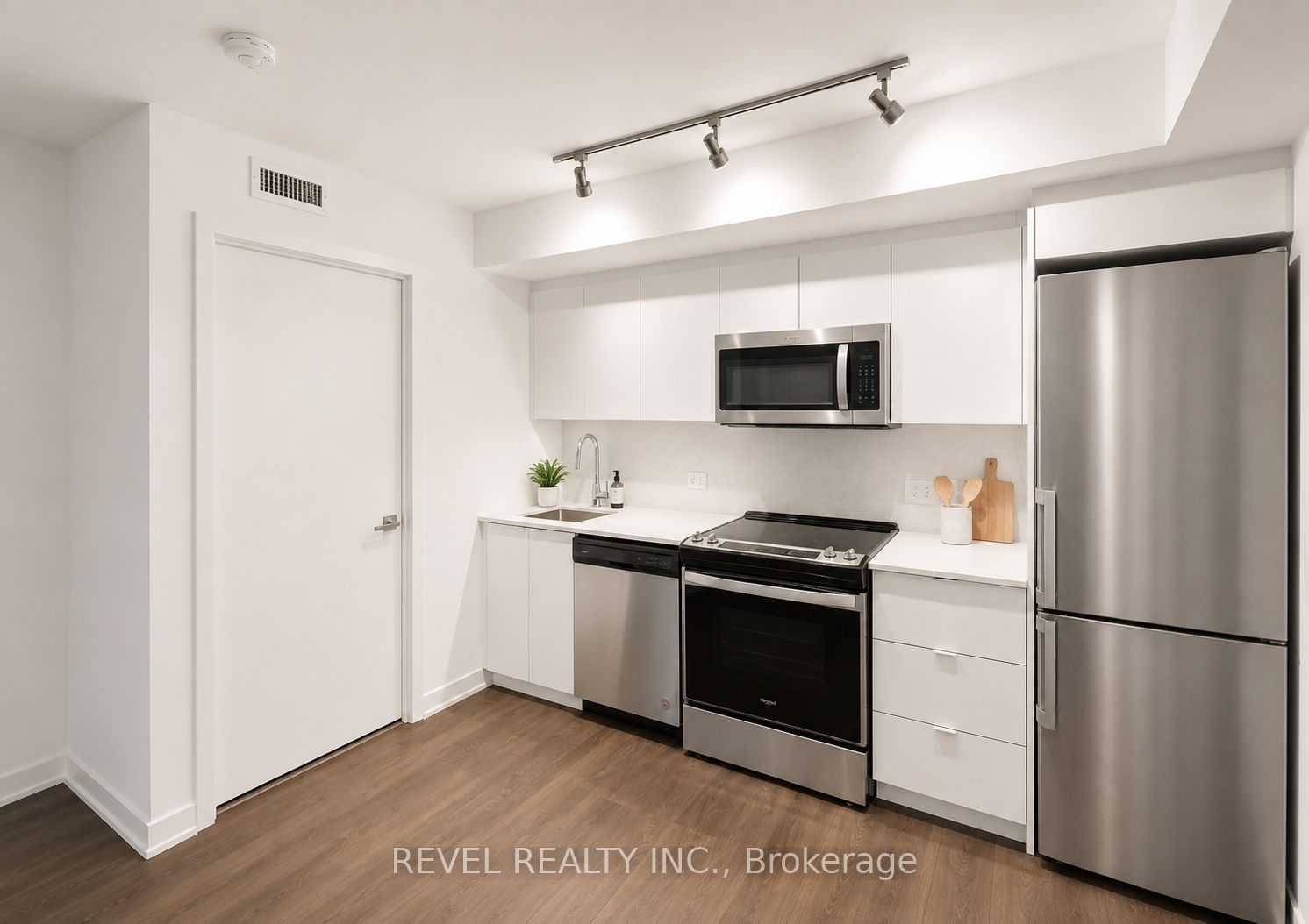 30 Tretti Way 331, Toronto, ON M3H 0E3