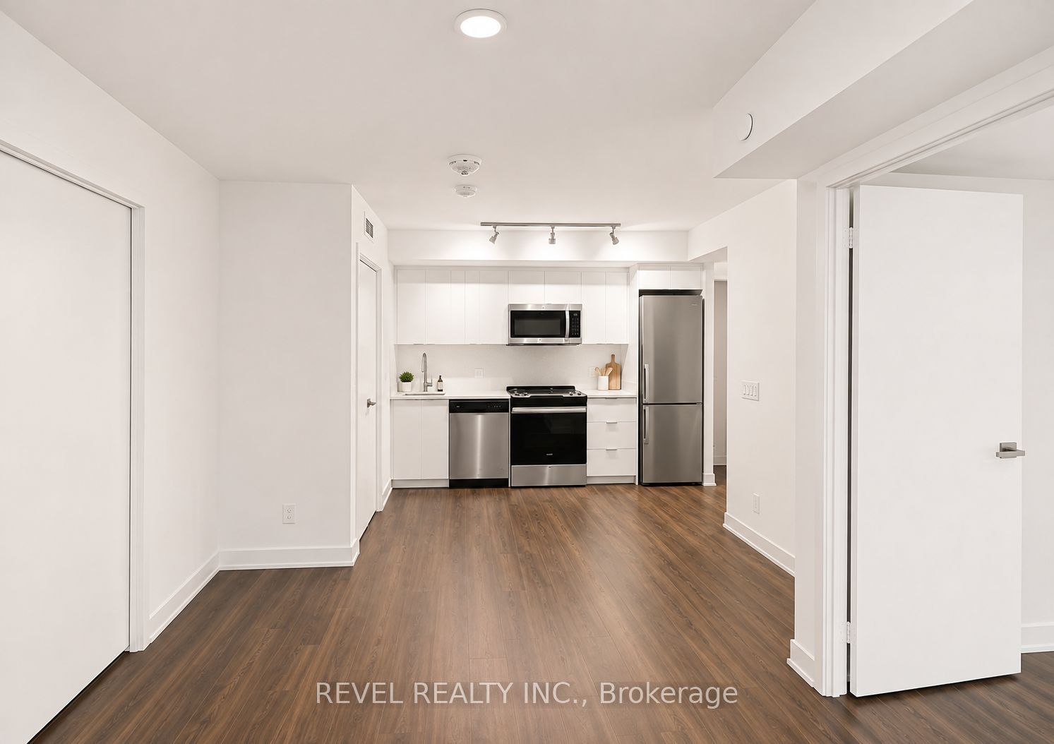 30 Tretti Way 331, Toronto, ON M3H 0E3 photo 2