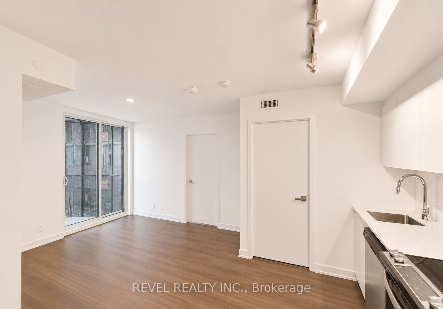 30 Tretti Way 331, Toronto, ON M3H 0E3 photo 3