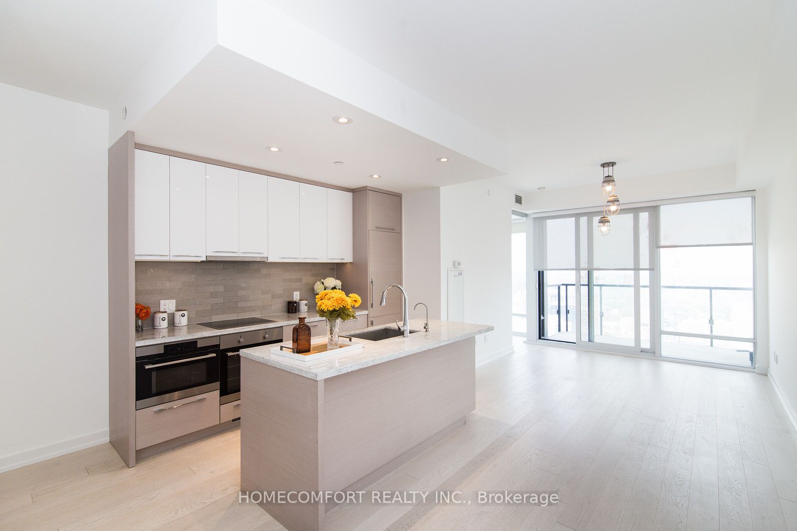 488 University Avenue 4703, Toronto, ON M5G 0C1 photo 3