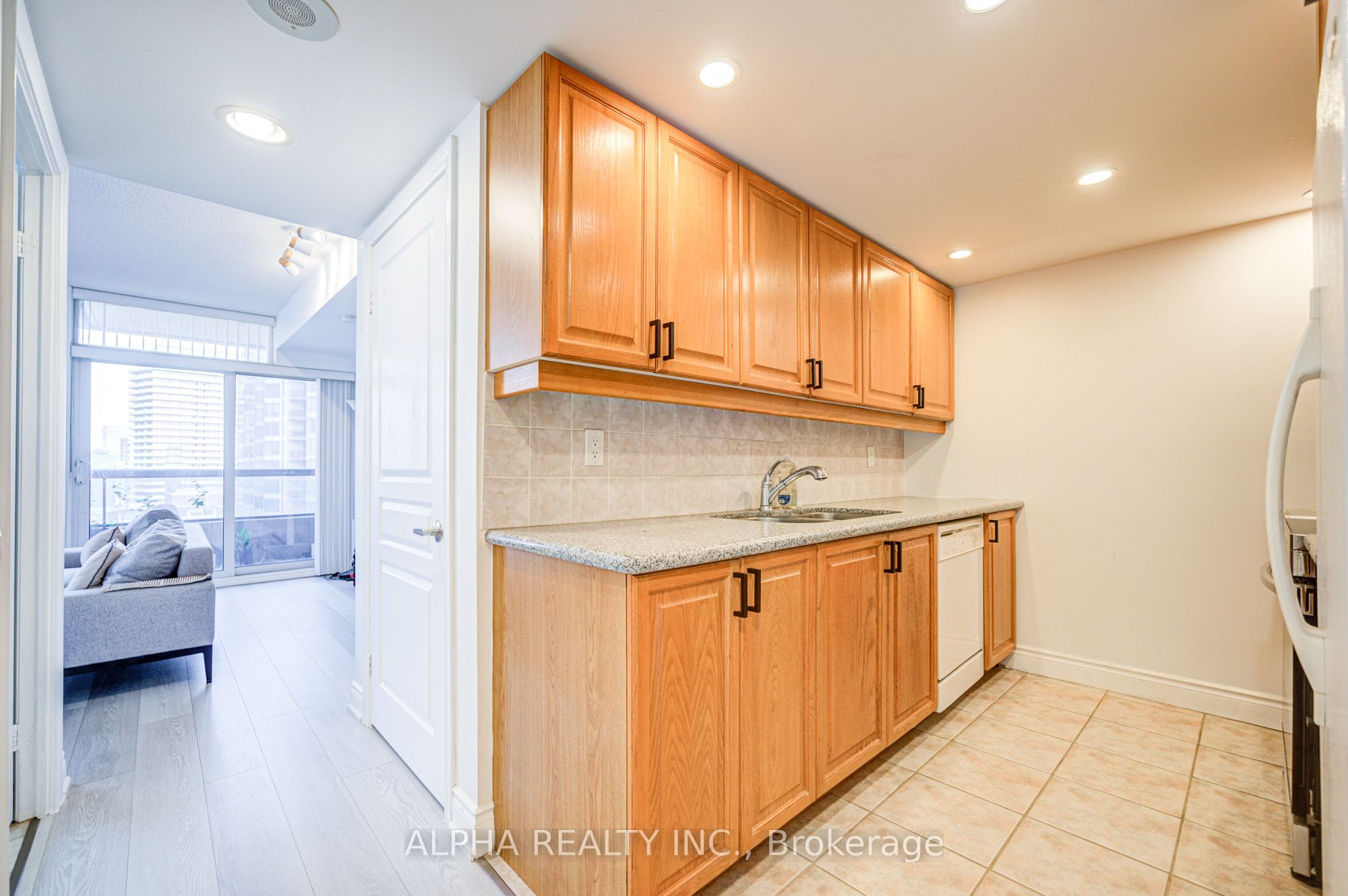 15 Northtown Way 2228, Toronto, ON M2N 7A2 photo 5