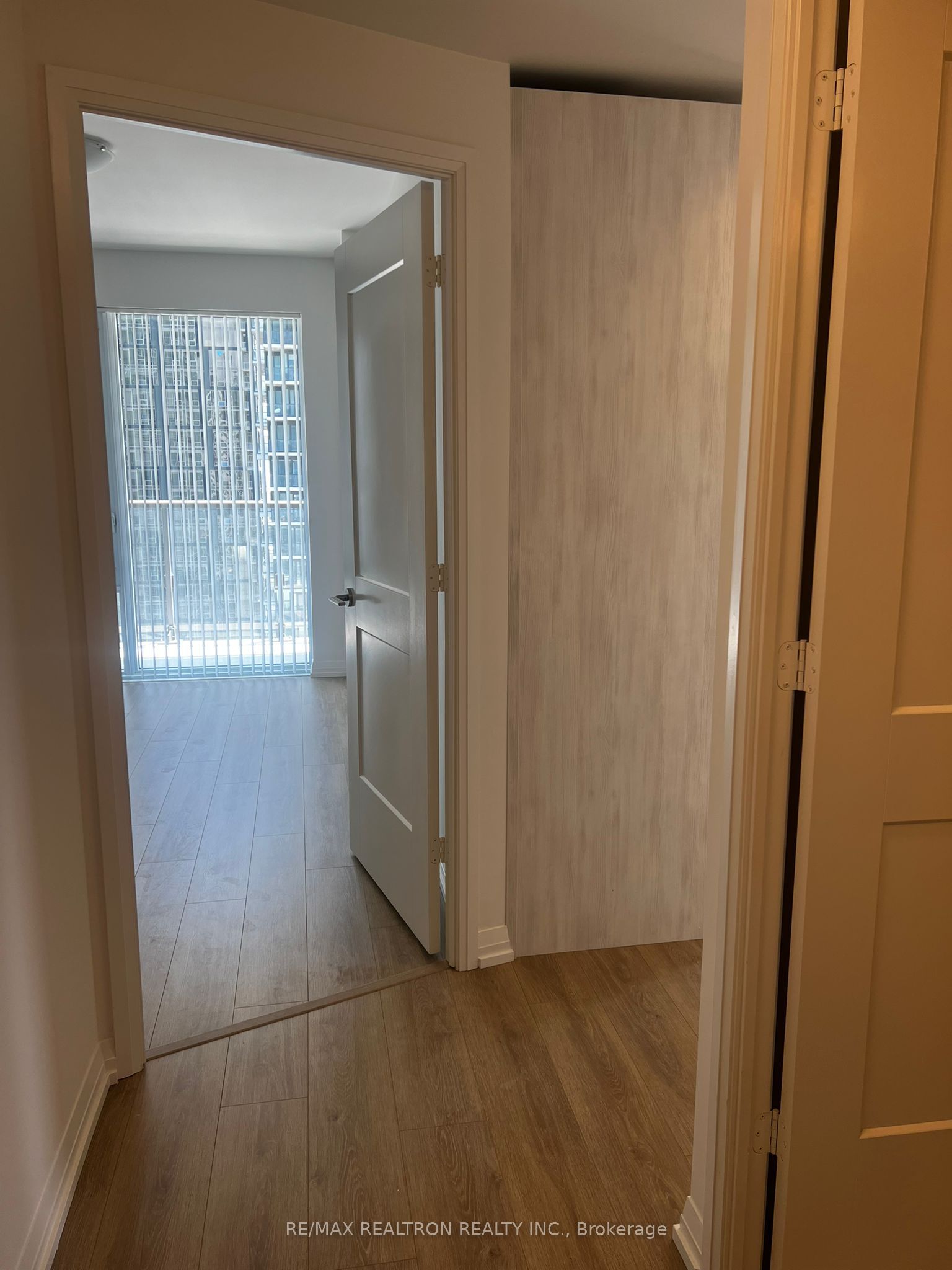 8 Widmer Street 3112, Toronto, ON M5V 0W6 photo 3