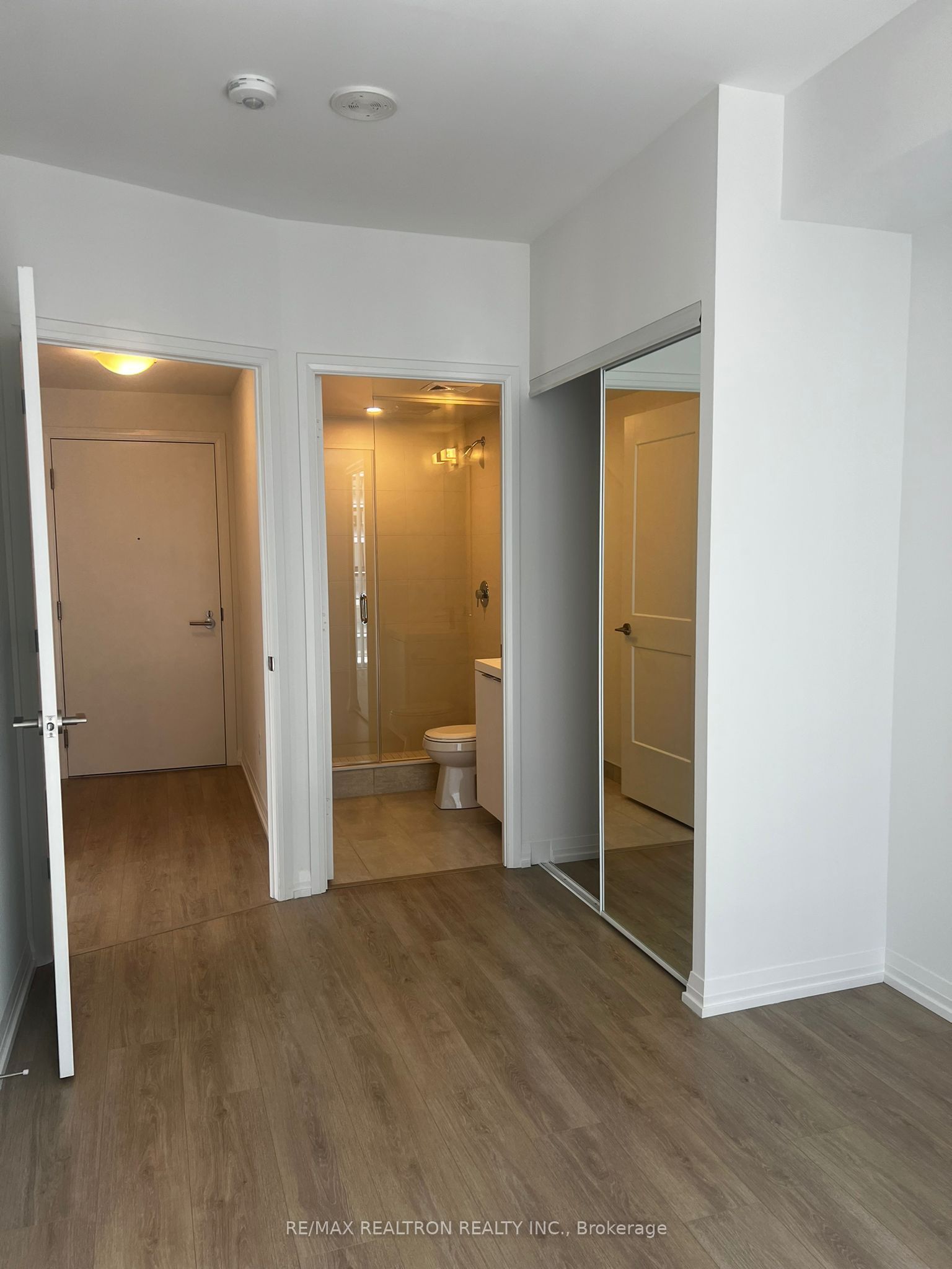 8 Widmer Street 3112, Toronto, ON M5V 0W6 photo 5