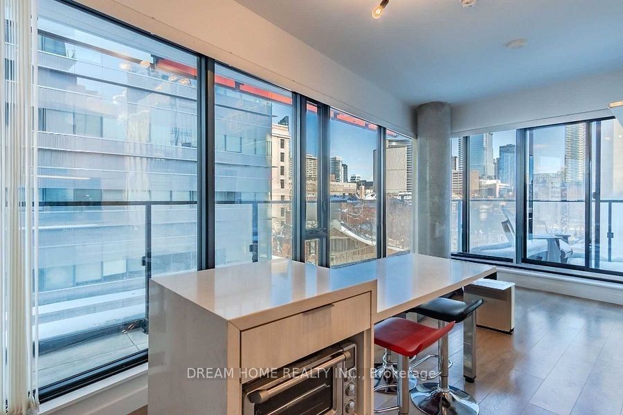215 Queen Street W 505, Toronto, ON M5V 0P5 photo 4