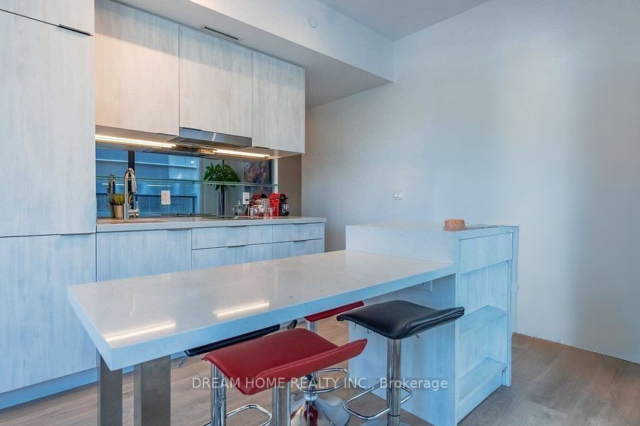 215 Queen Street W 505, Toronto, ON M5V 0P5 photo 5