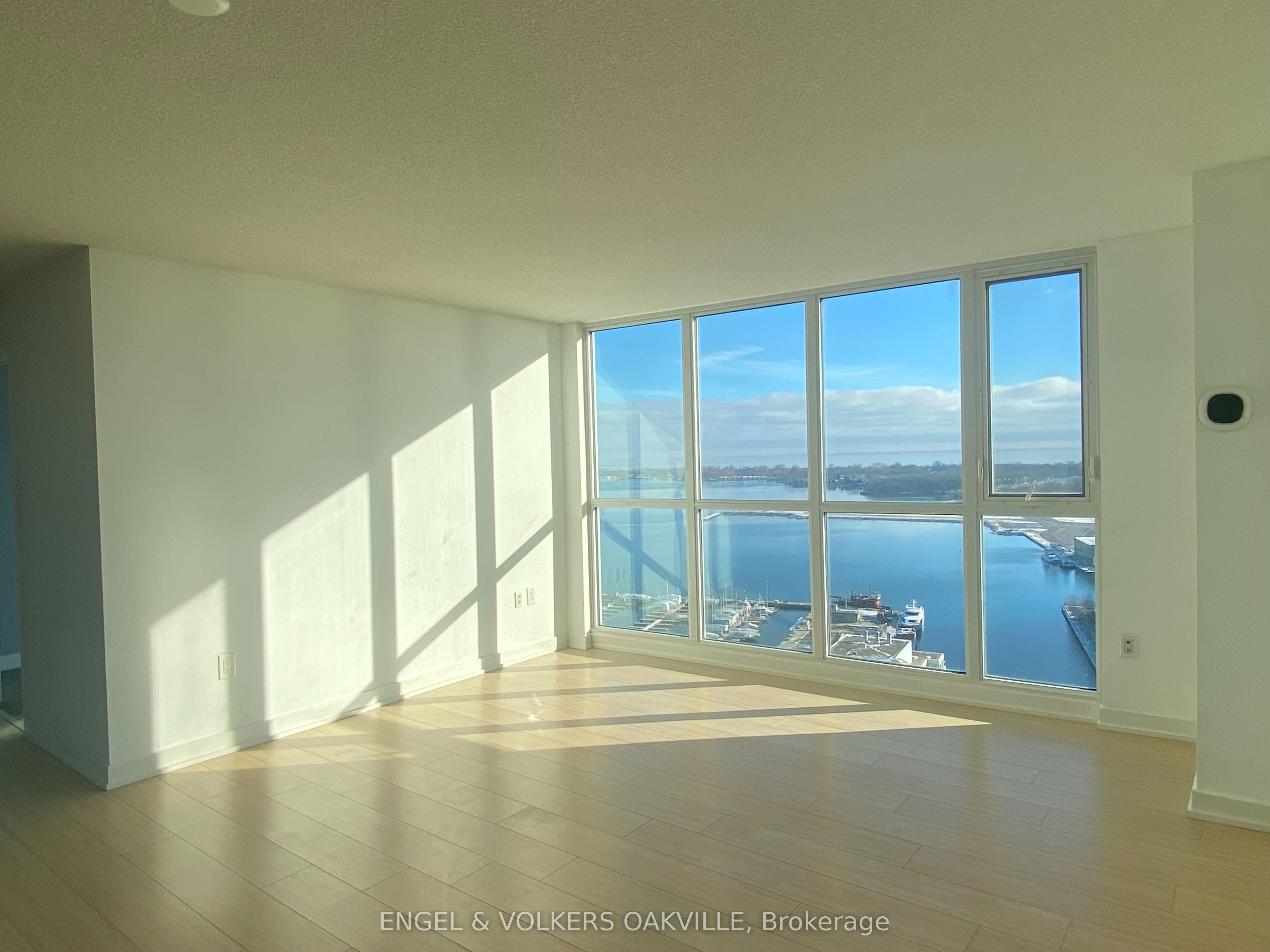 75 Queens Wharf Road 3106, Toronto, ON M5V 0J8 photo 5