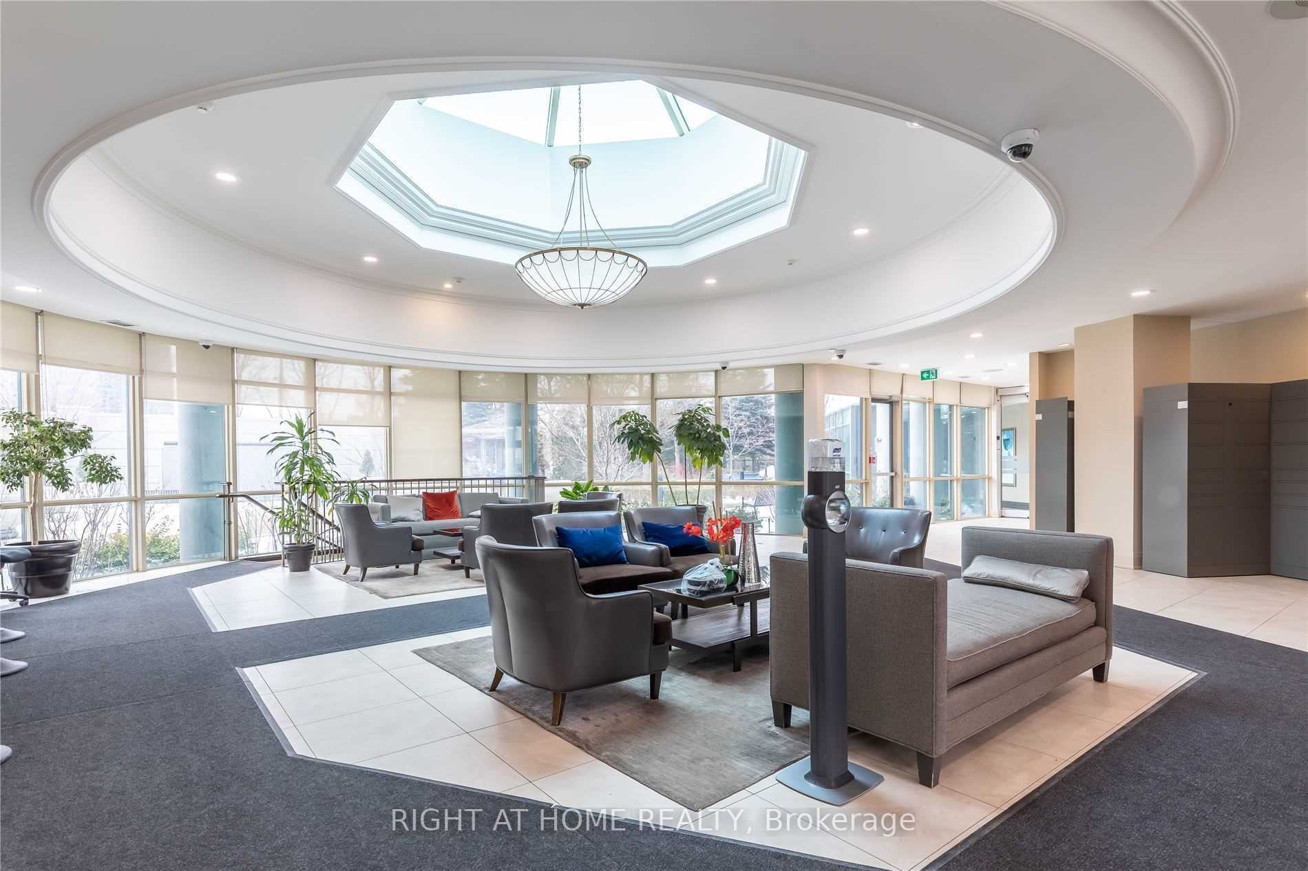 28 Harrison Garden Boulevard 702, Toronto, ON M2N 7B5 photo 4