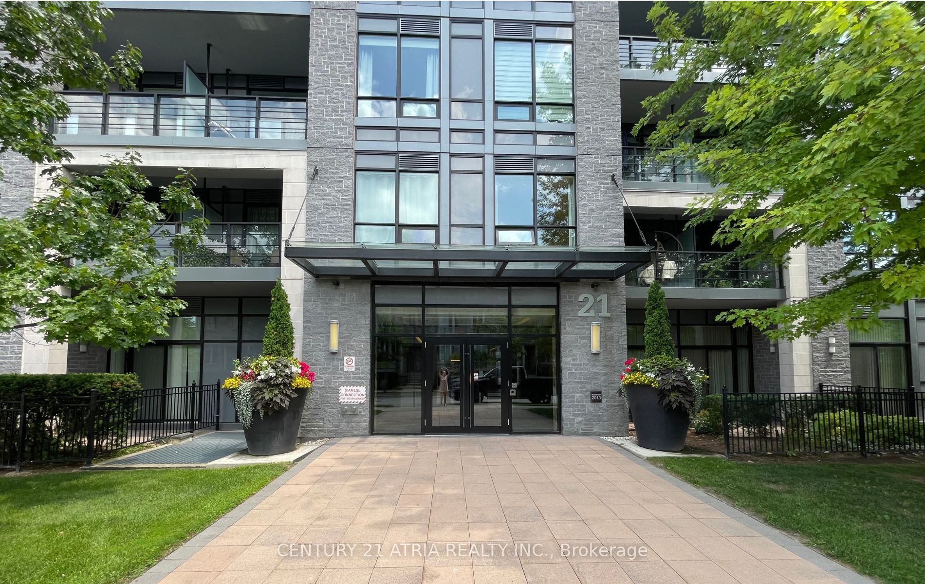 21 Clairtrell Road 201, Toronto, ON M2N 0G8
