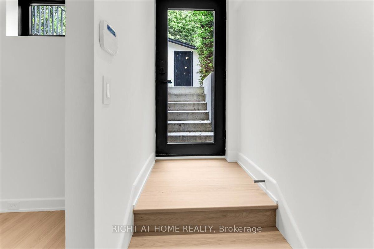 431 Arlington Avenue LOWER, Toronto, ON M6C 3A4 photo 4