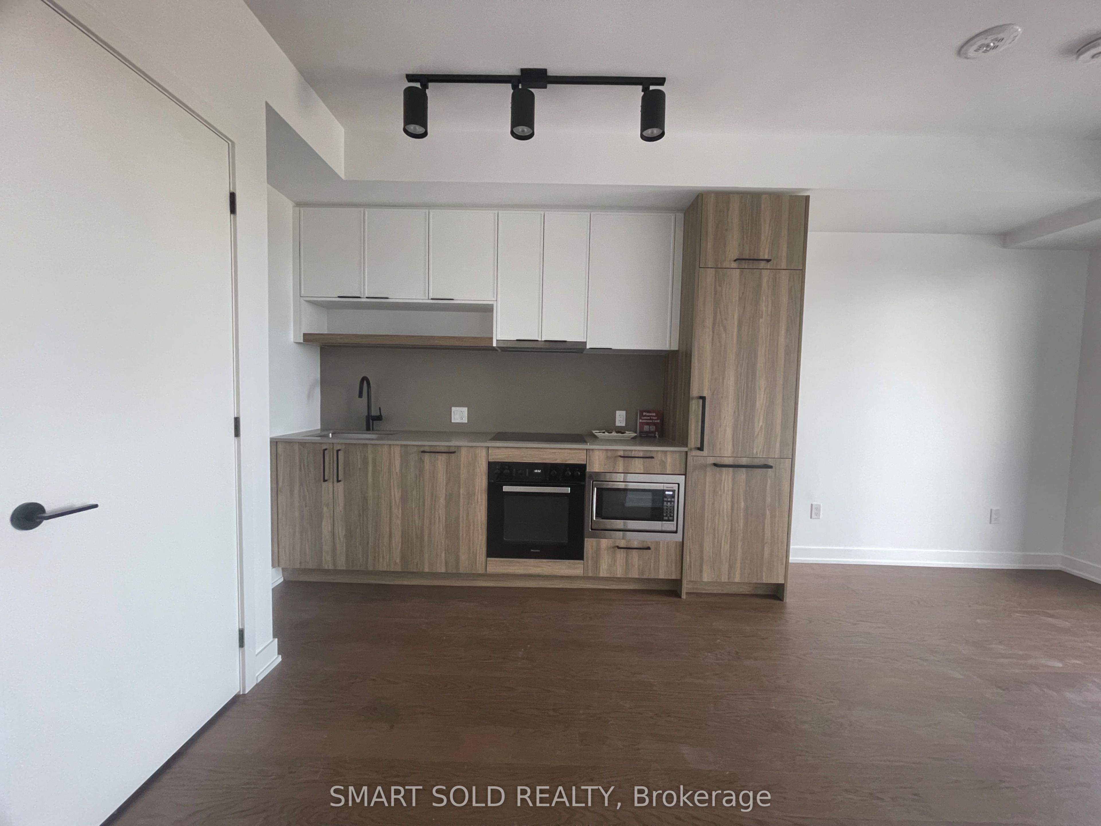 89 Montclair Avenue 1617, Toronto, ON M5P 0A9 photo 2