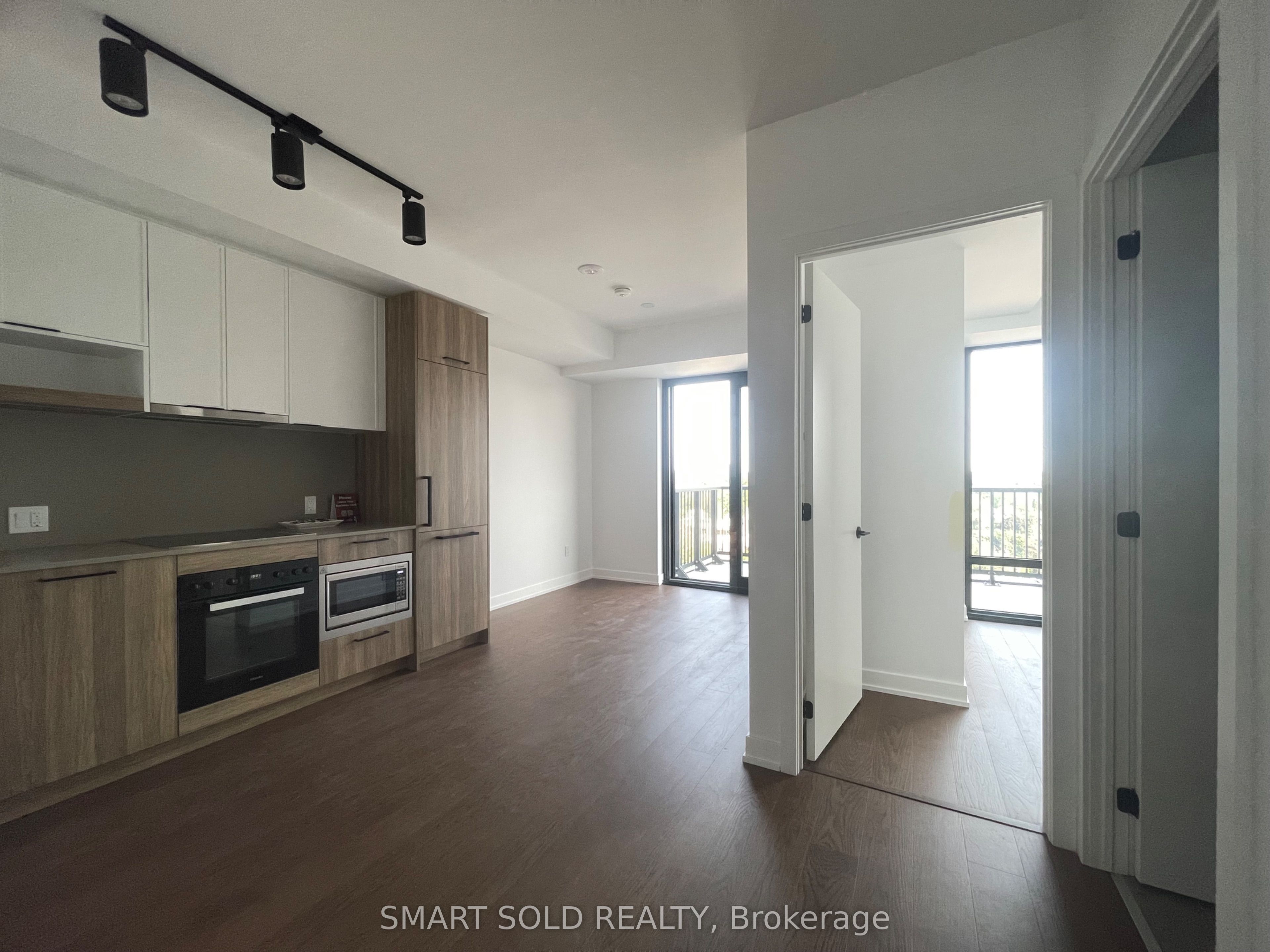 89 Montclair Avenue 1617, Toronto, ON M5P 0A9 photo 4