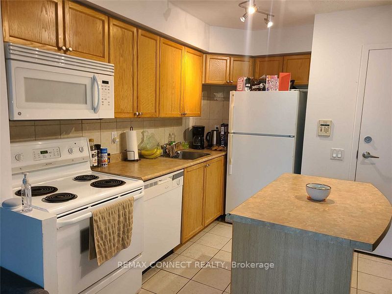 30 Harrison Garden Boulevard 511, Toronto, ON M2N 7A9 photo 3