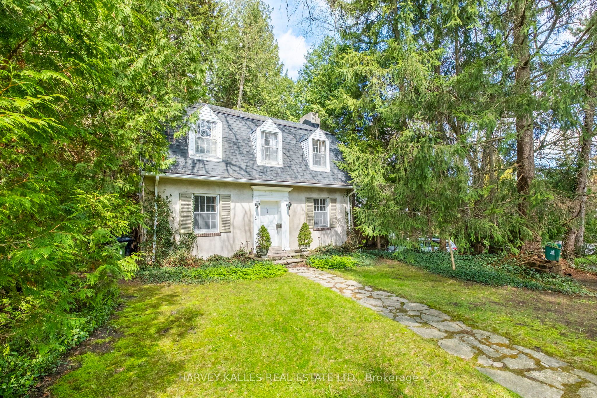 38 Donwoods Drive, Toronto, ON M4N 2G2