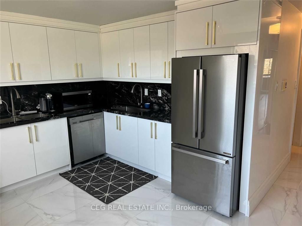 3901 Bathurst Street, Toronto, ON M3H 5V1 photo 2