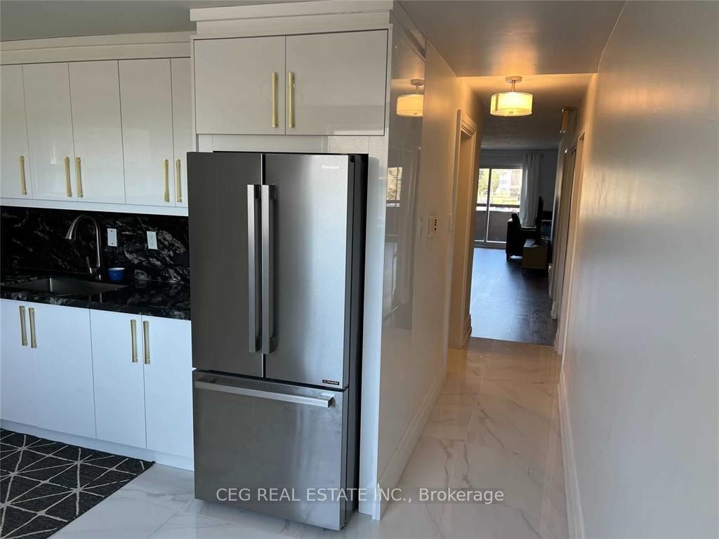 3901 Bathurst Street, Toronto, ON M3H 5V1 photo 3