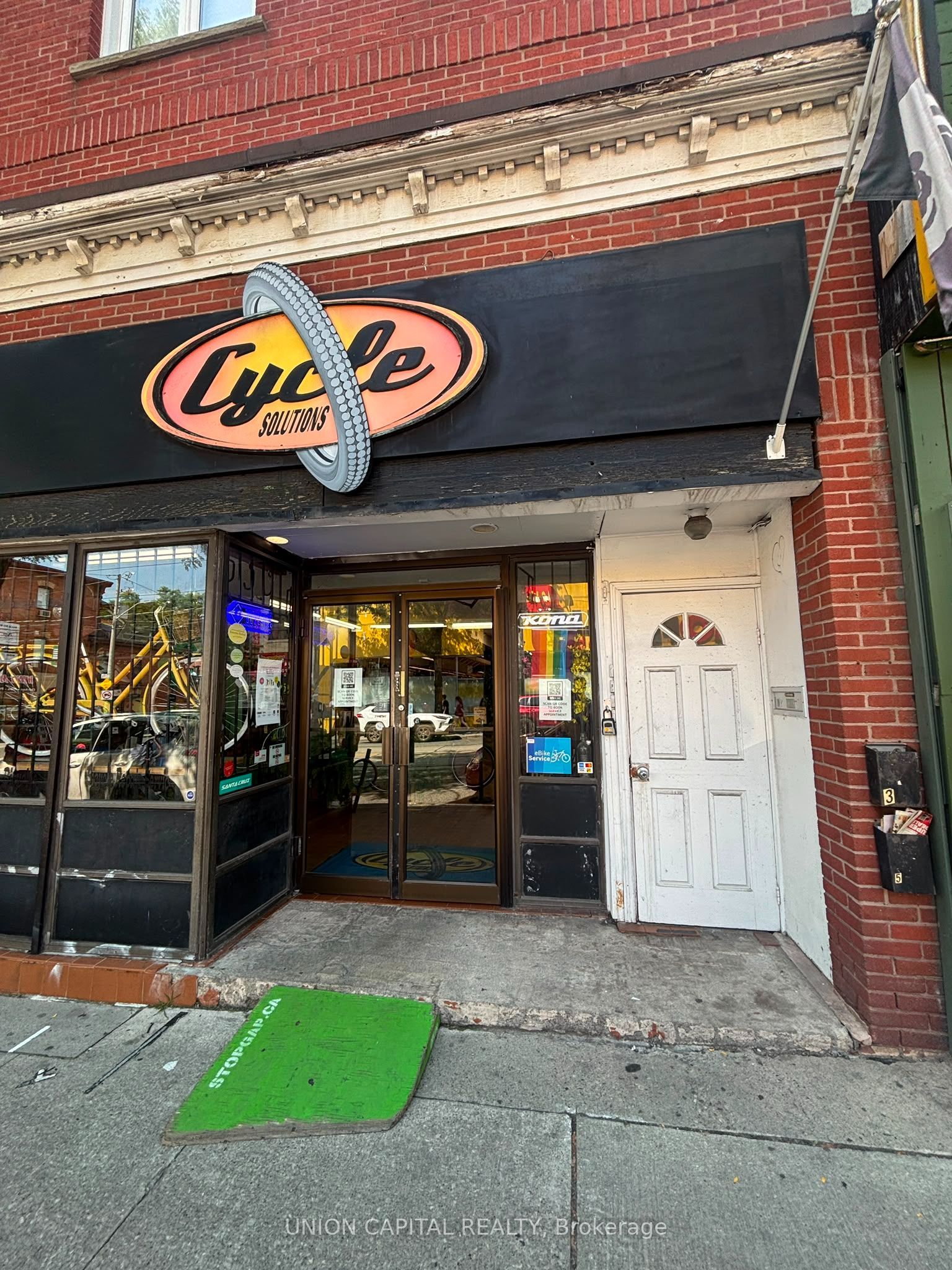 444 Parliament Street, Toronto, ON M5A 3A2