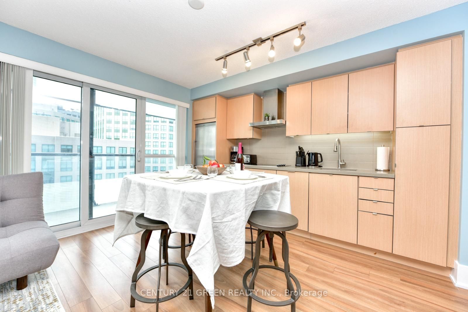 300 Front Street W 1014, Toronto, ON M5V 0E9 photo 2
