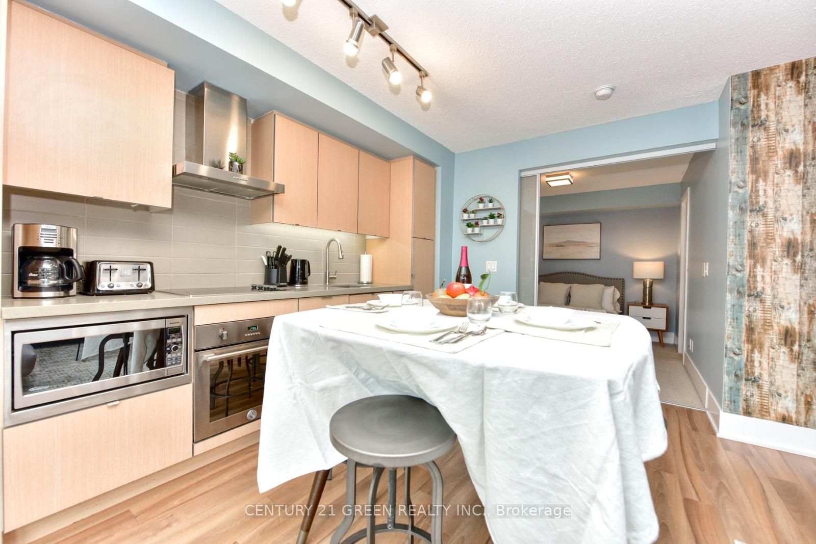 300 Front Street W 1014, Toronto, ON M5V 0E9 photo 3