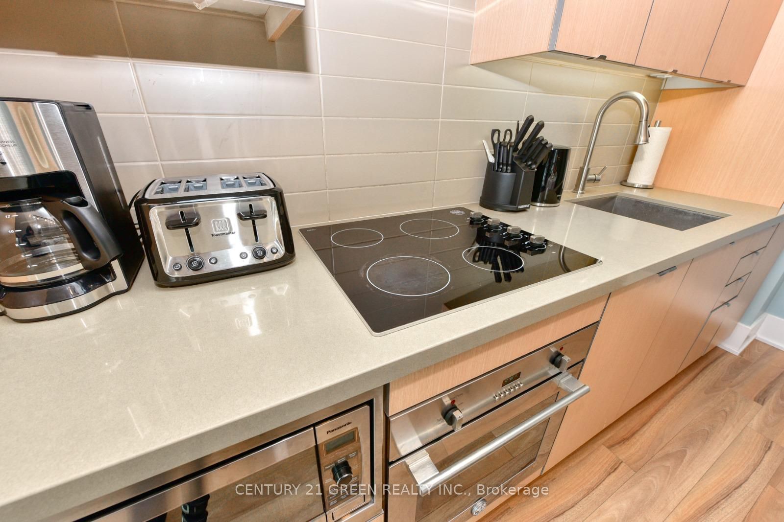 300 Front Street W 1014, Toronto, ON M5V 0E9 photo 4