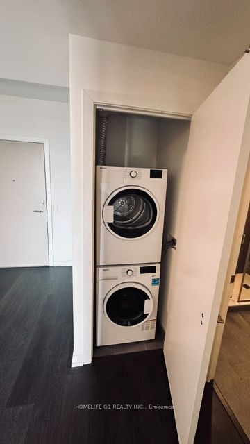 2020 Bathurst Street 1101, Toronto, ON M5P 0A6 photo 5