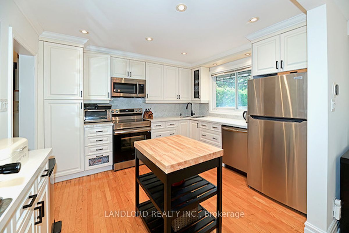 88 Carmichael Avenue, Toronto, ON M5M 2W9 photo 2