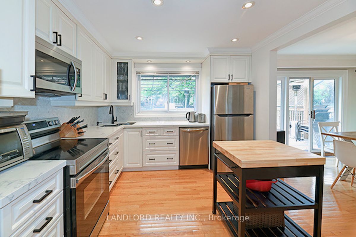 88 Carmichael Avenue, Toronto, ON M5M 2W9 photo 3