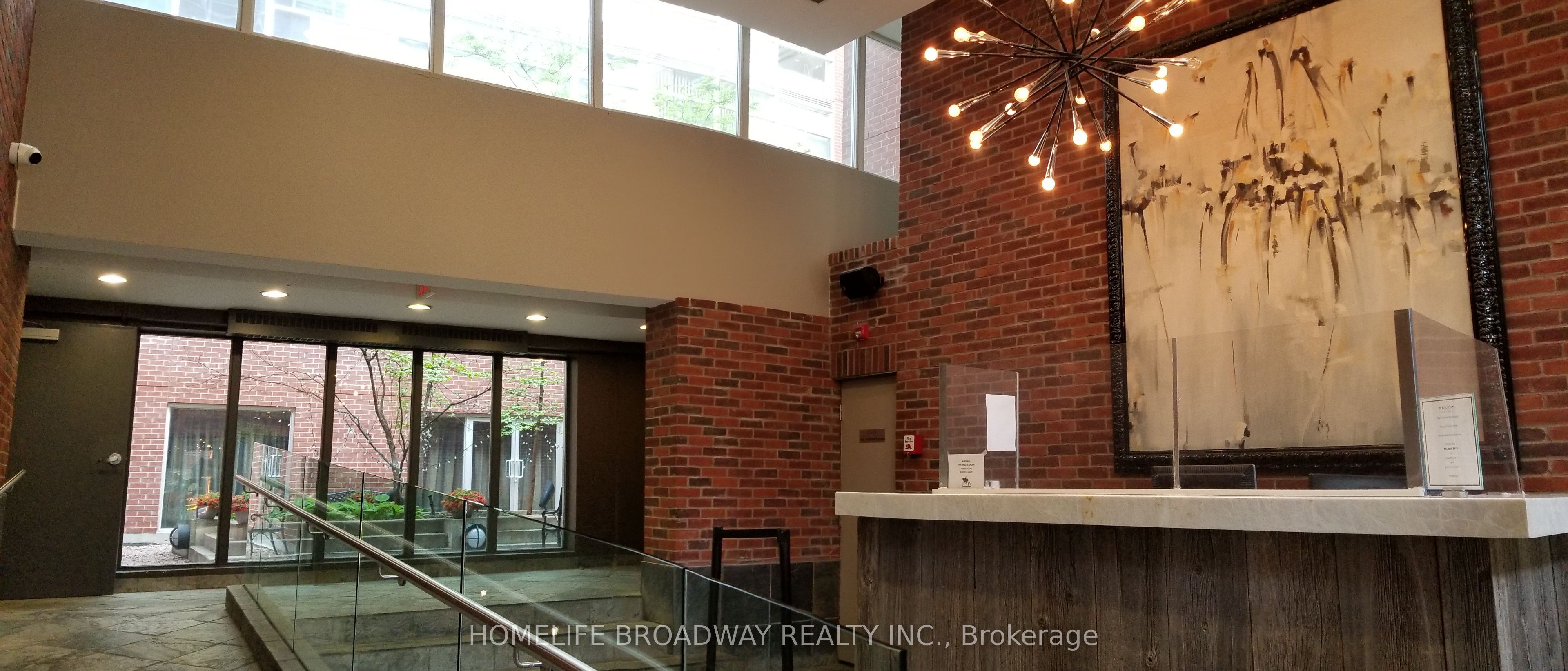 11 St Joseph Street 506, Toronto, ON M4Y 3G4
