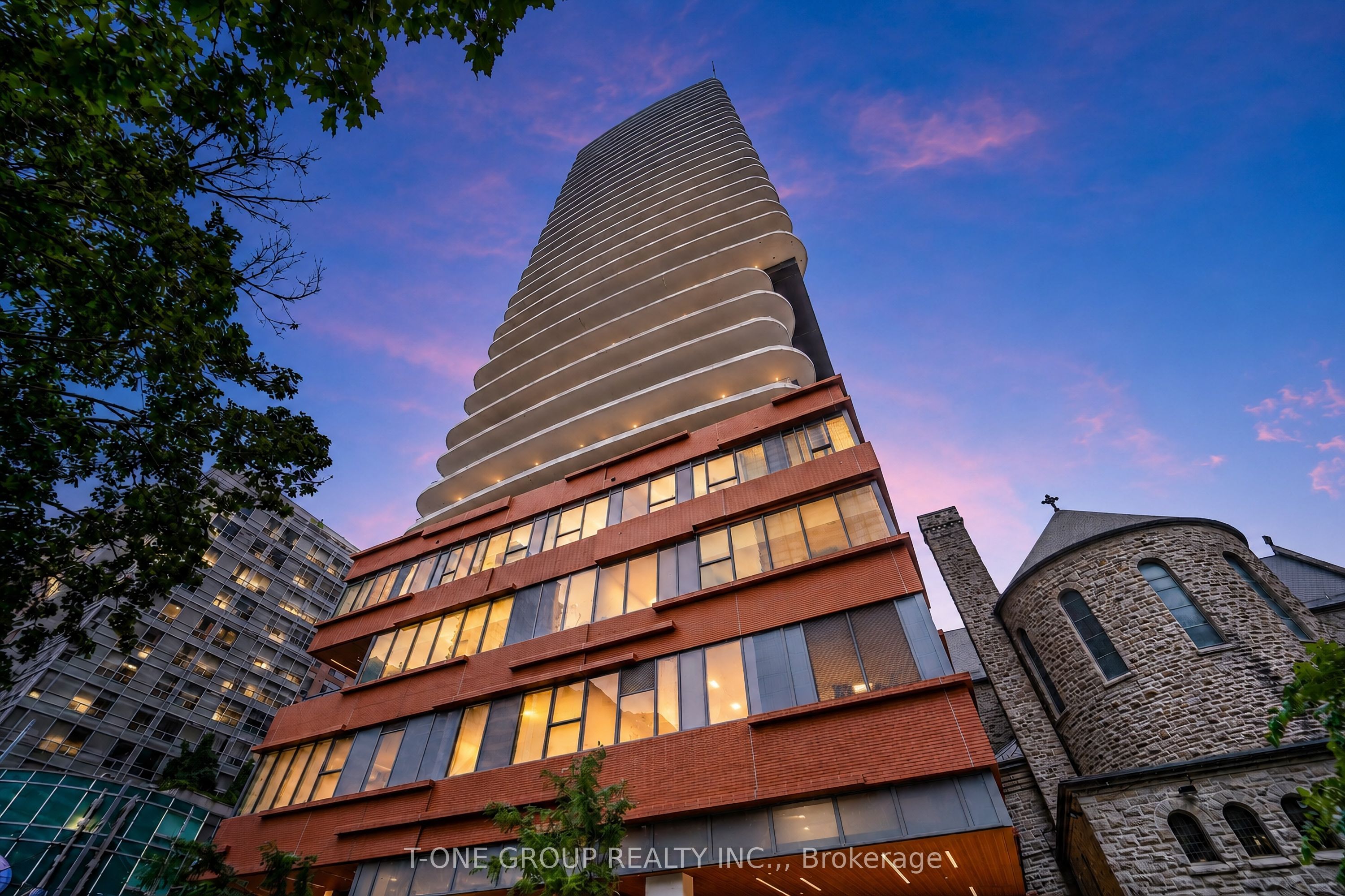 280 Dundas Street W 1803, Toronto, ON M5T 0E3 photo 2