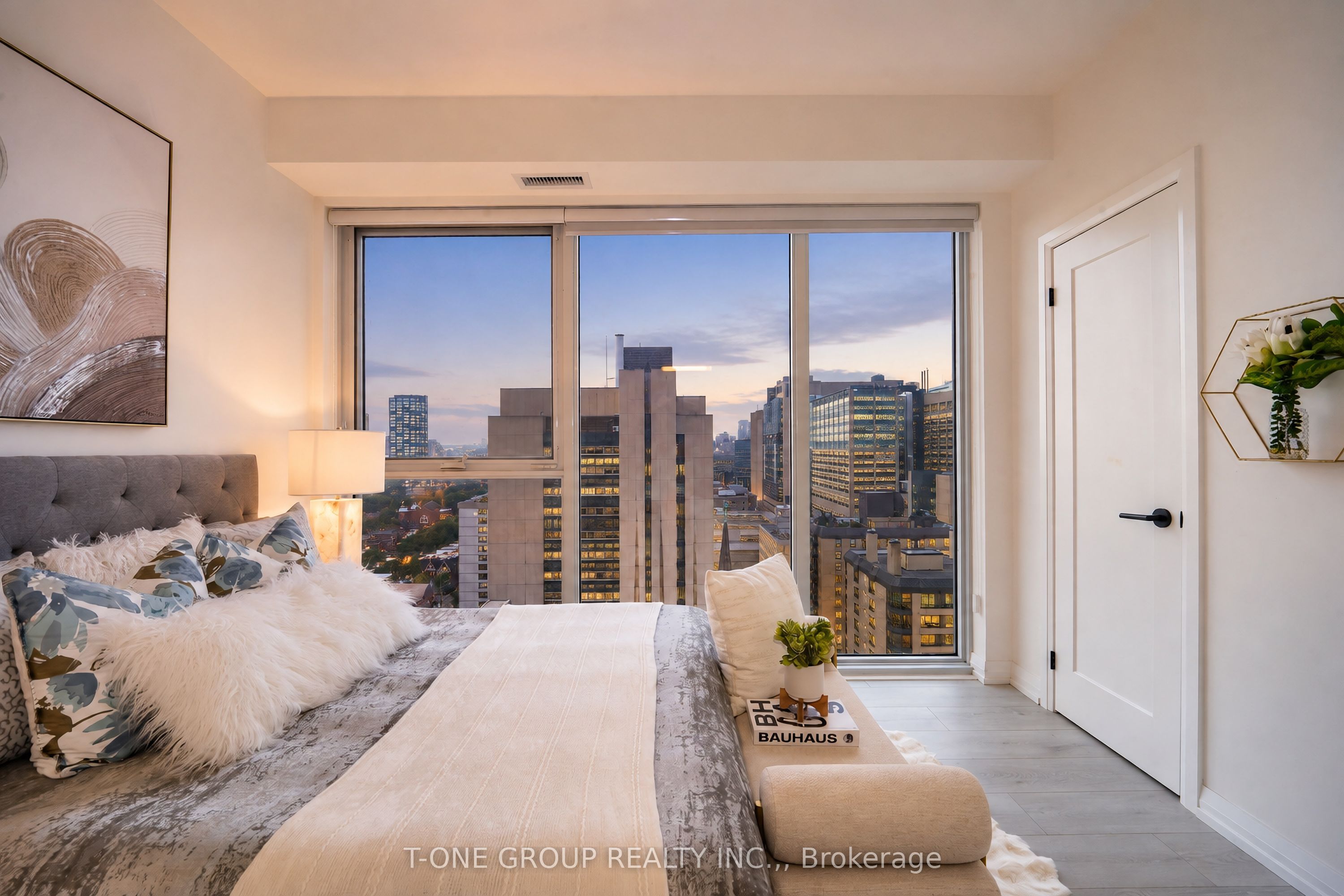 280 Dundas Street W 1803, Toronto, ON M5T 0E3 photo 3